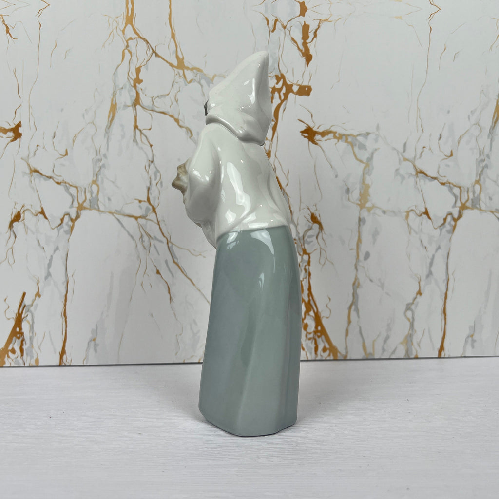 Lladro Porcelain Figurine Farm Girl with Rooster 4677
