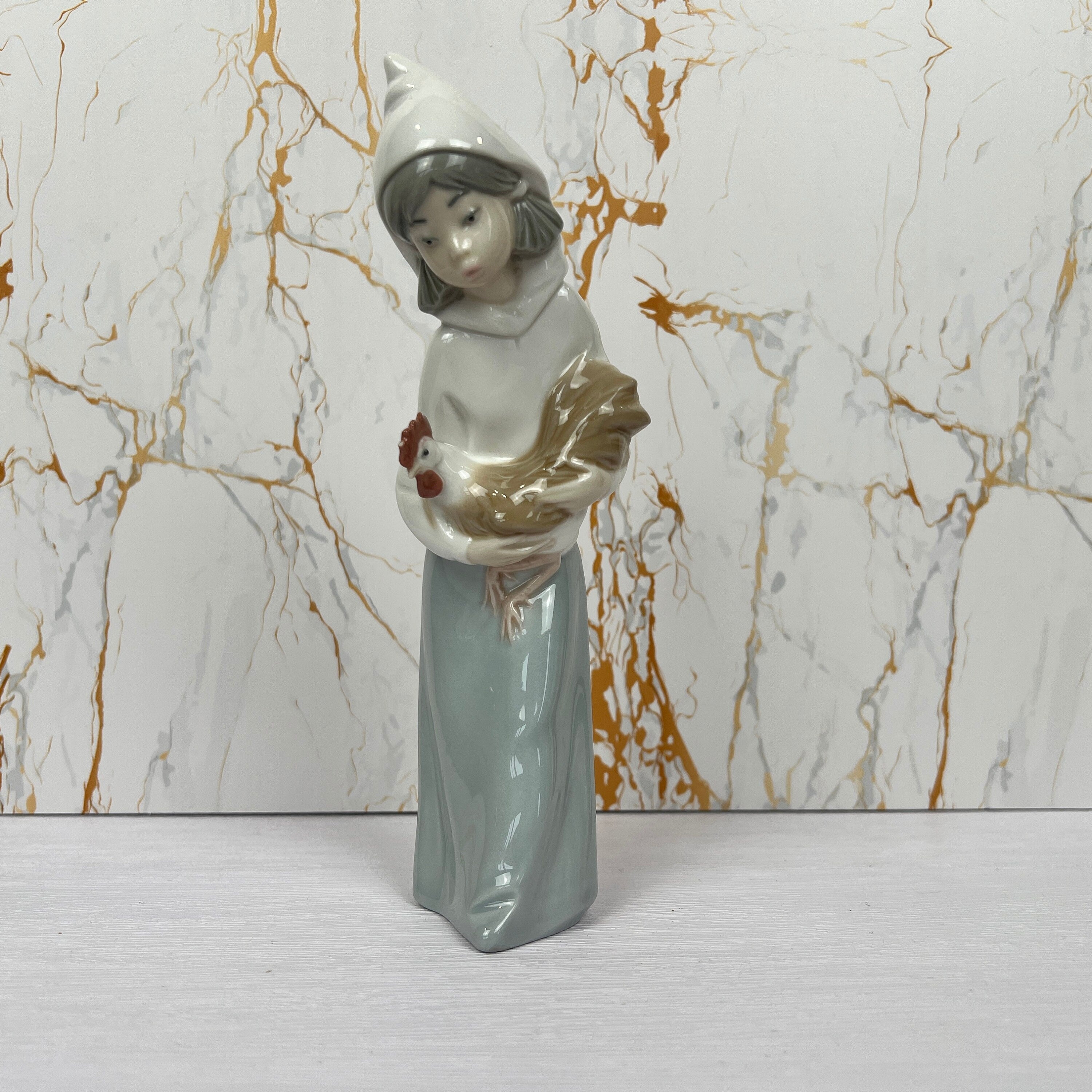 Lladro Porcelain Figurine Farm Girl with Rooster 4677