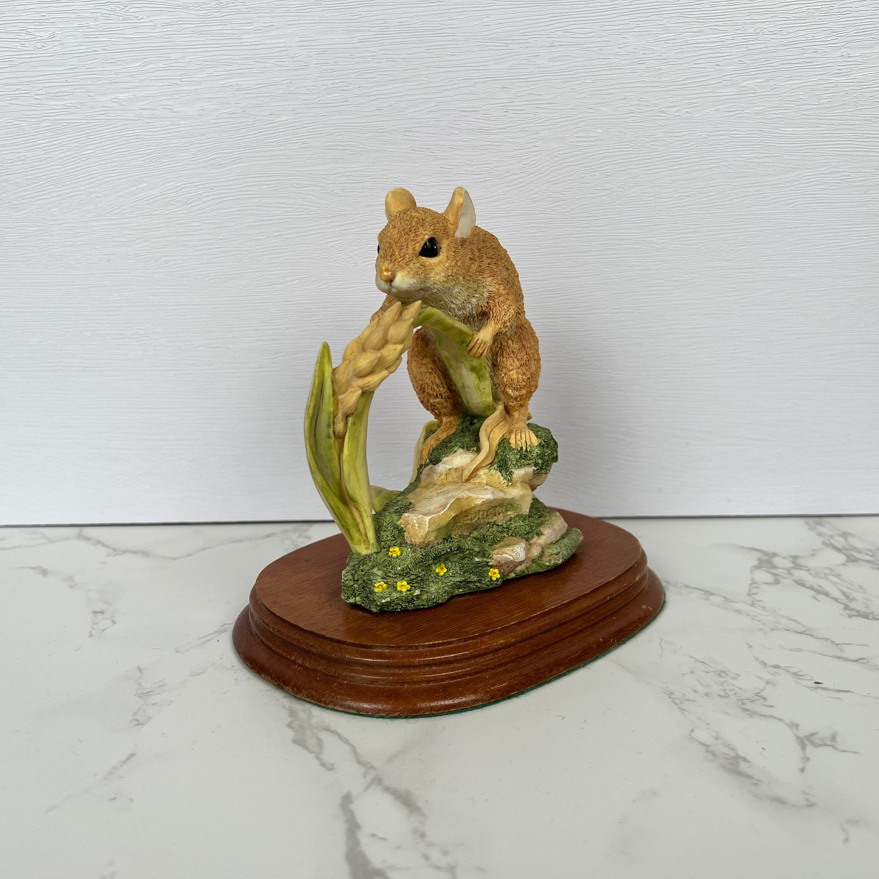 Leonardo Collection Field Mouse Resin Figurine, Vintage Farm Life