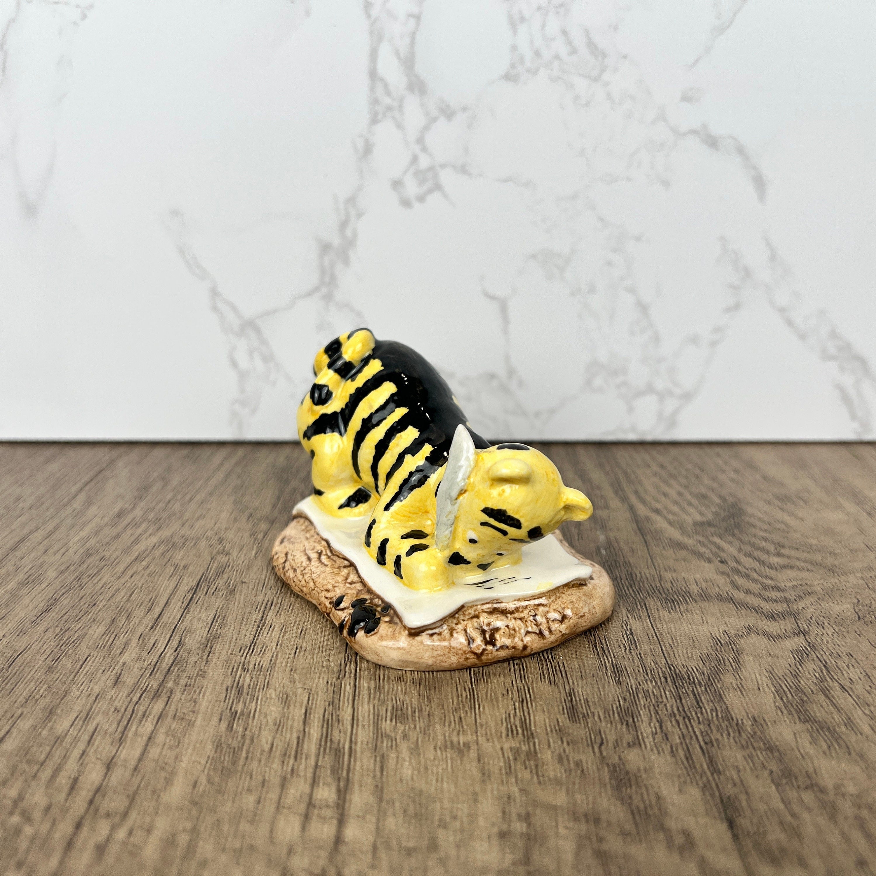 Vintage Royal Doulton Tigger Figurine: "Signs The Rissolution" Disney Collectible
