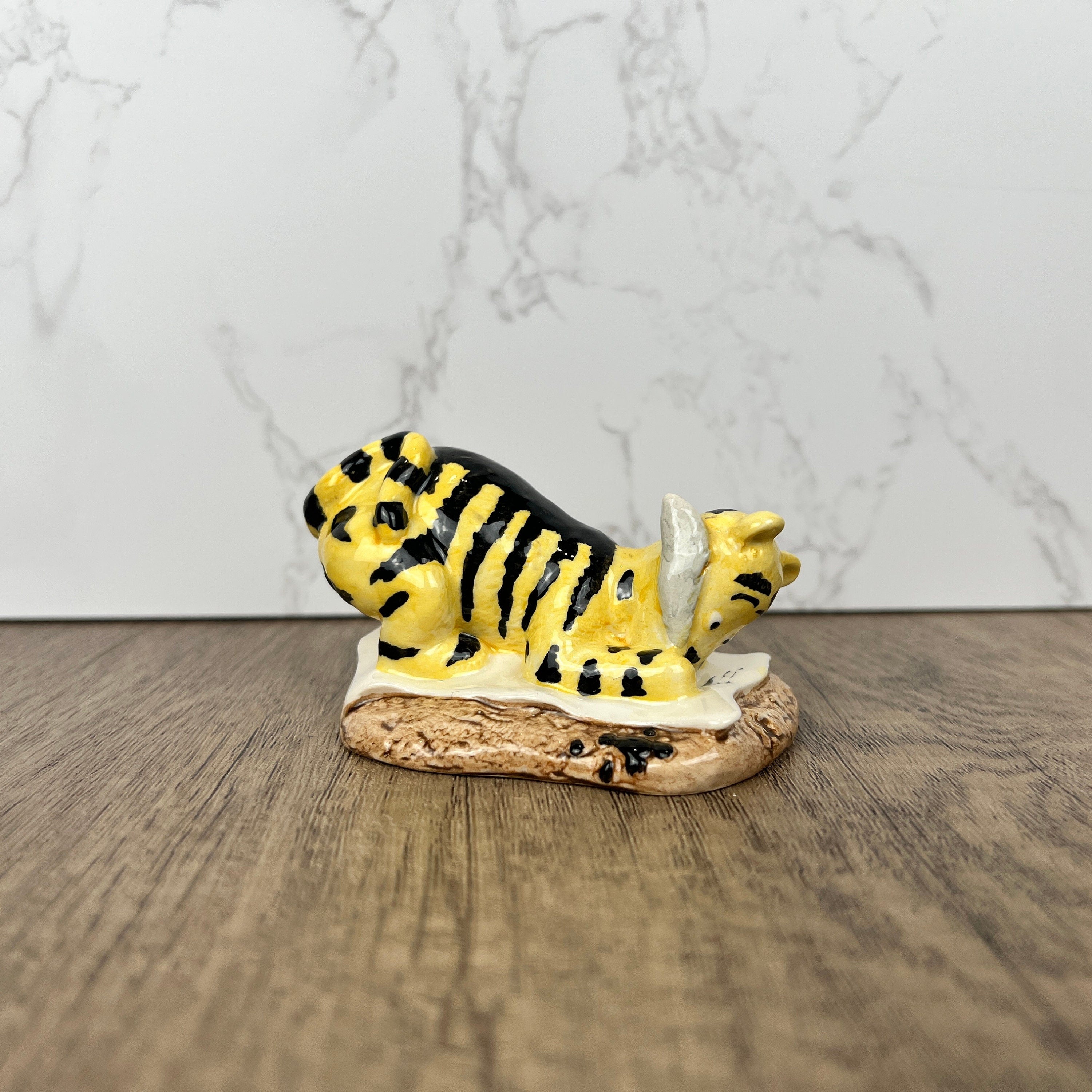 Vintage Royal Doulton Tigger Figurine: "Signs The Rissolution" Disney Collectible
