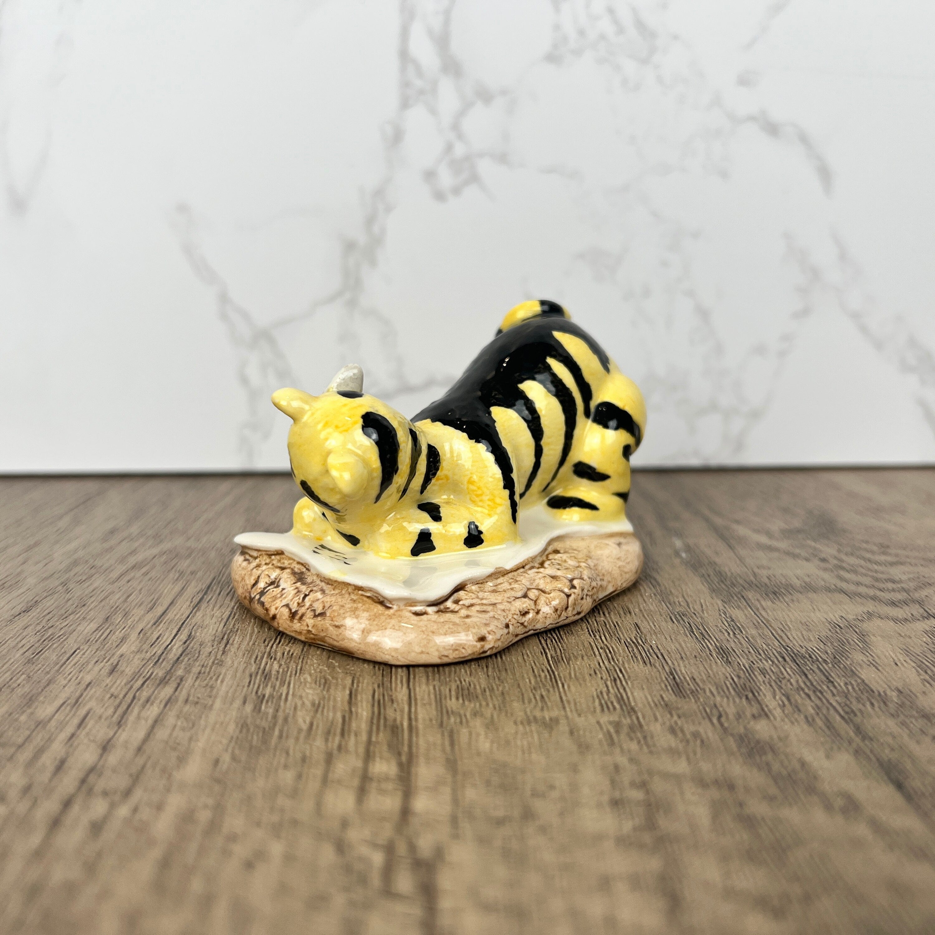 Vintage Royal Doulton Tigger Figurine: "Signs The Rissolution" Disney Collectible