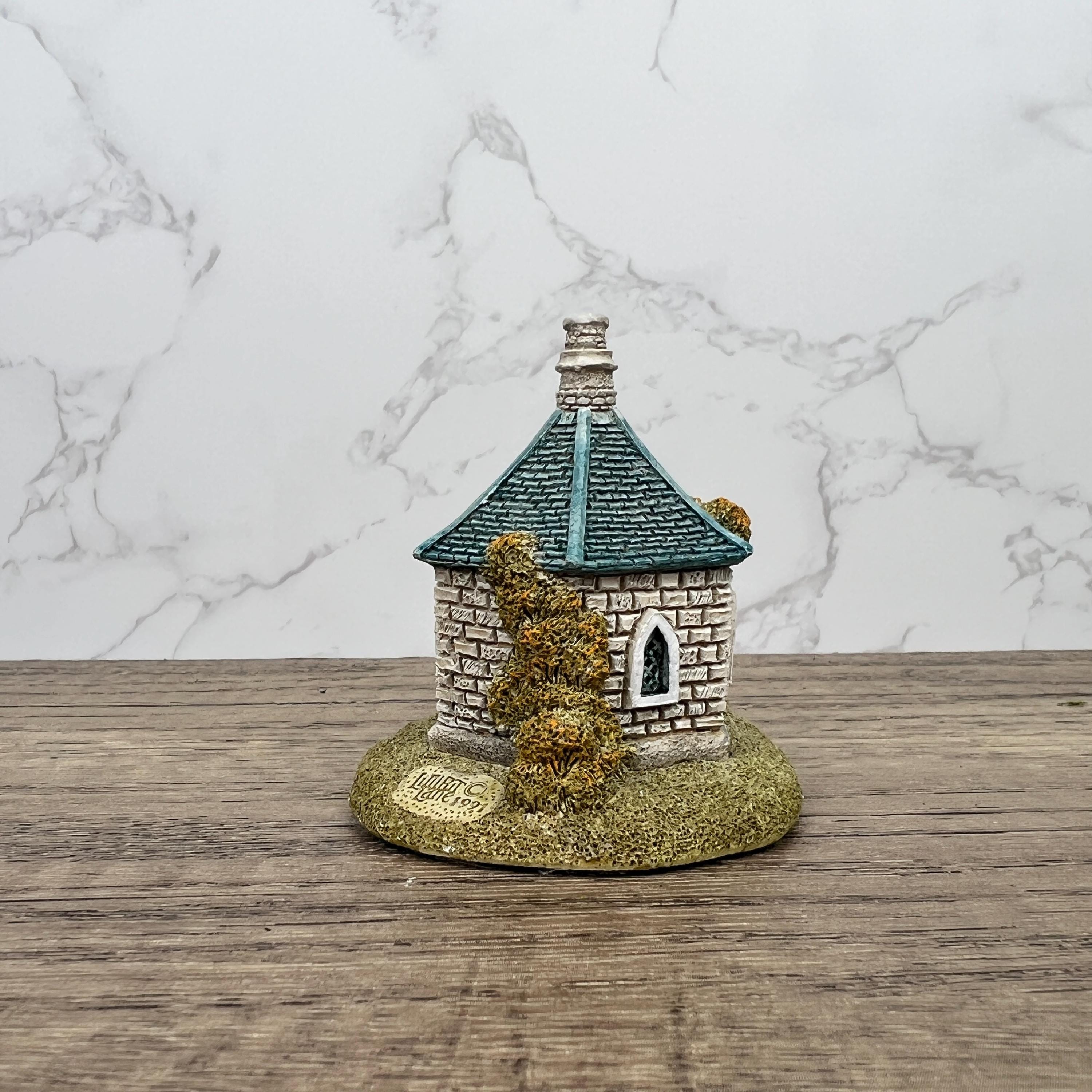 Vintage Lilliput Lane Farthing Lodge, English Miniature Sculpture