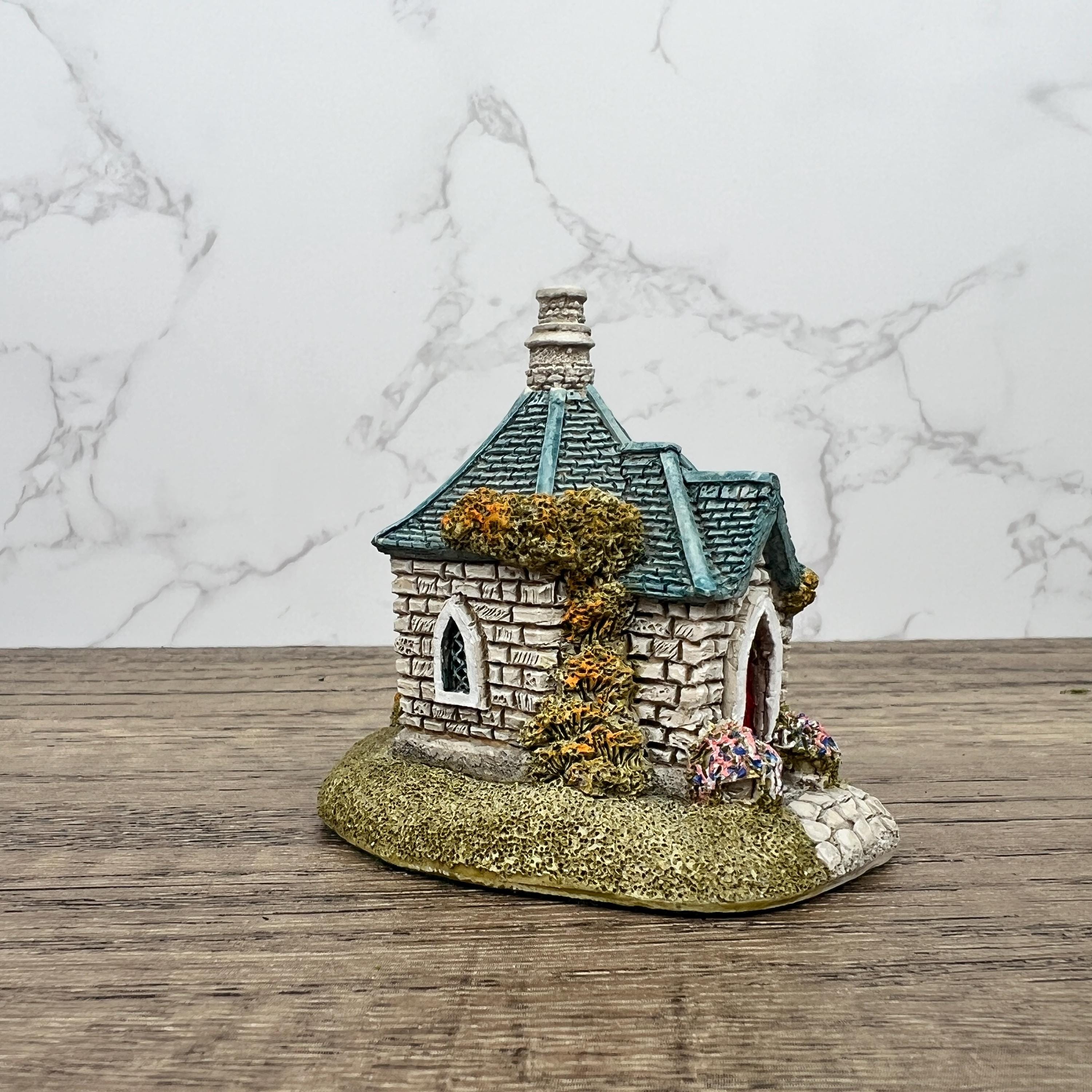 Vintage Lilliput Lane Farthing Lodge, English Miniature Sculpture