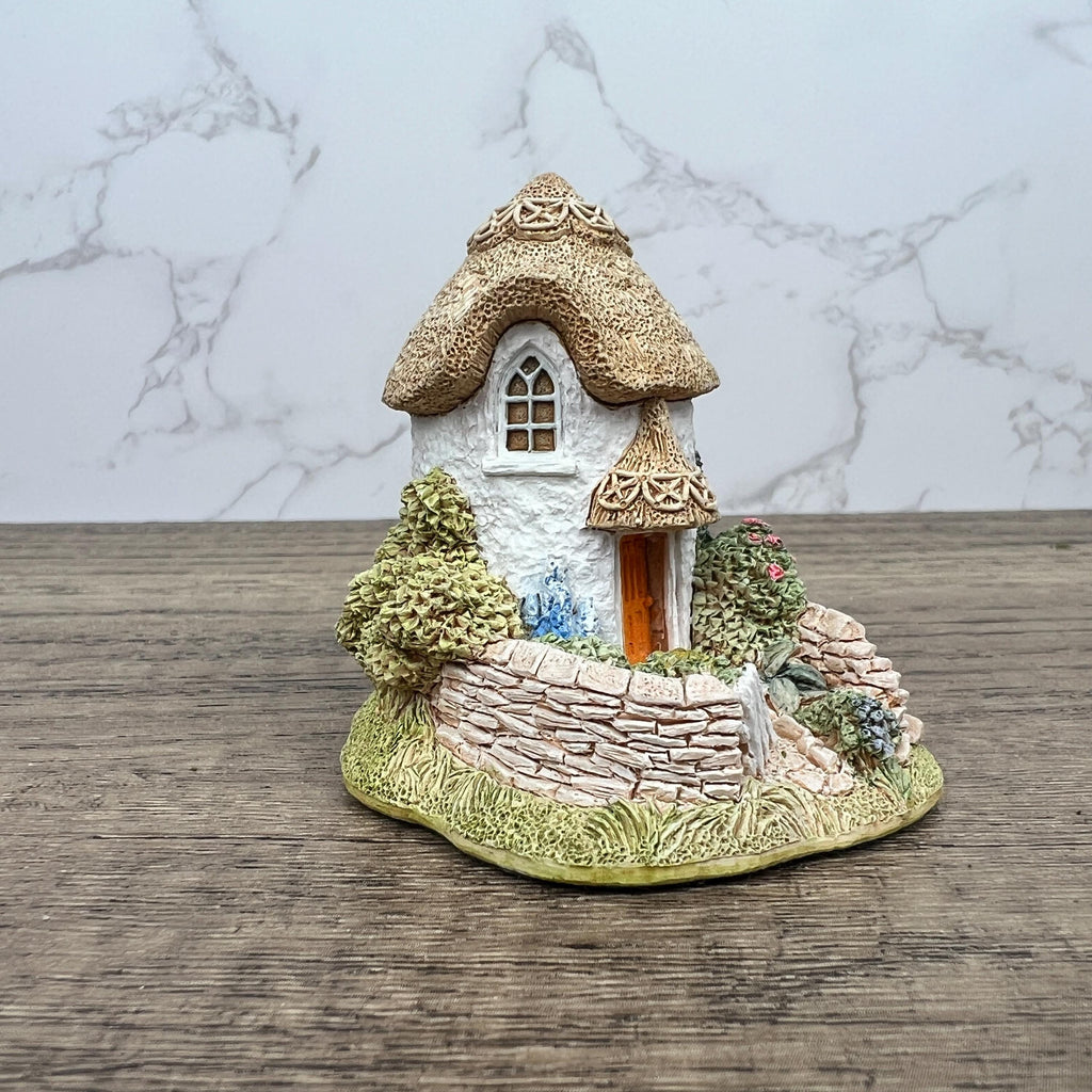Lilliput Lane Thimble Cottage Figurine, Handmade English Cottage, 1995 Collectors Club