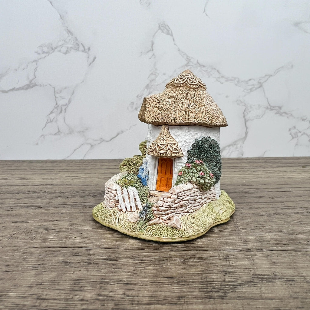 Lilliput Lane Thimble Cottage Figurine, Handmade English Cottage, 1995 Collectors Club
