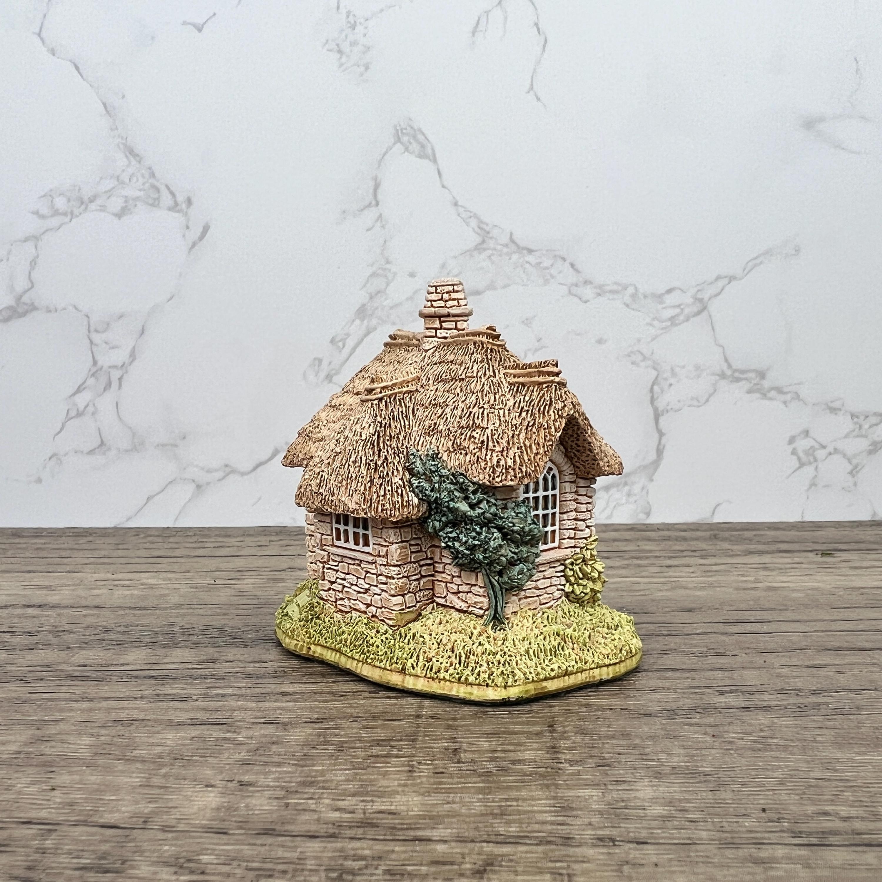 Vintage Lilliput Lane Sweet Pea Cot Cottage, Boxed with Deeds