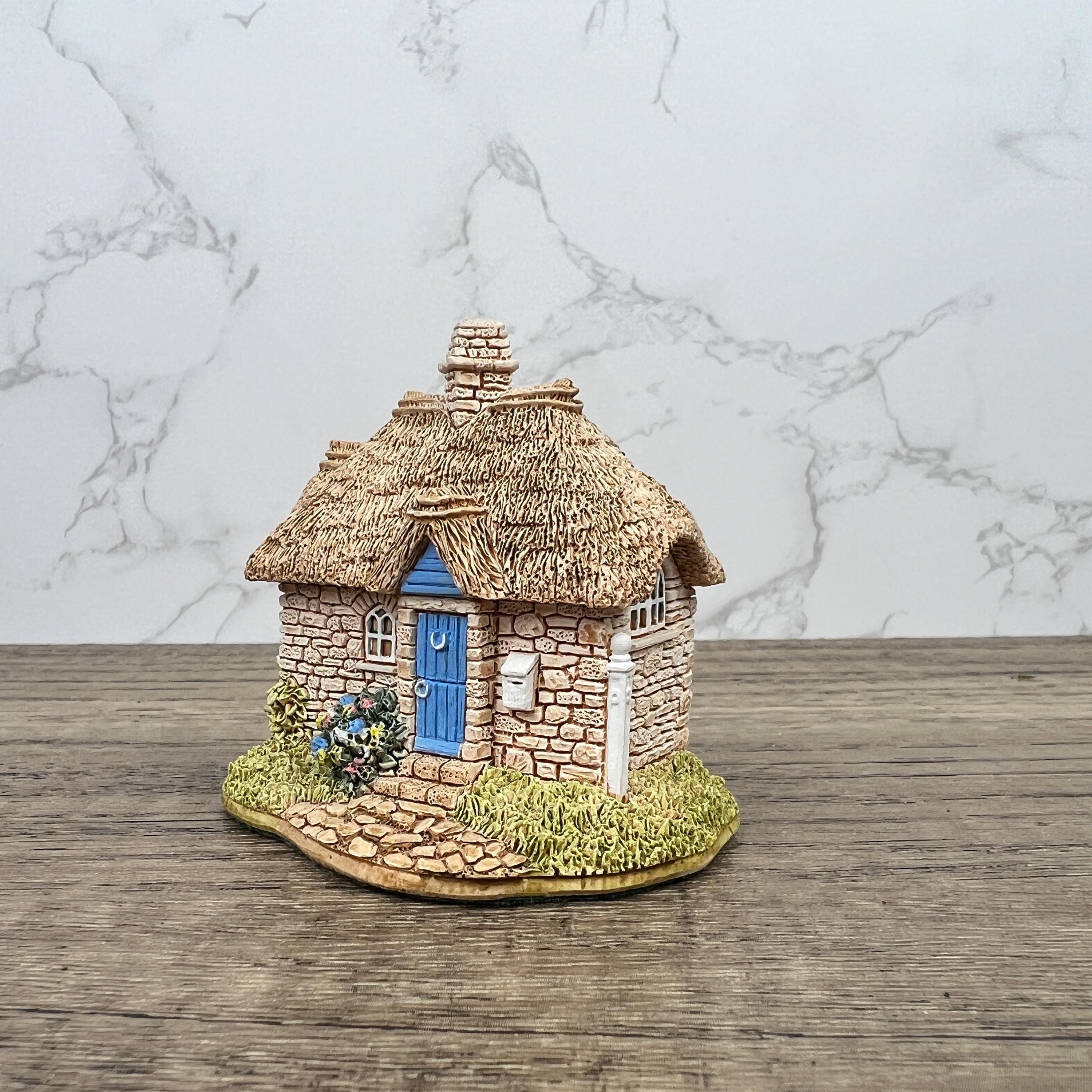 Vintage Lilliput Lane Sweet Pea Cot Cottage, Boxed with Deeds