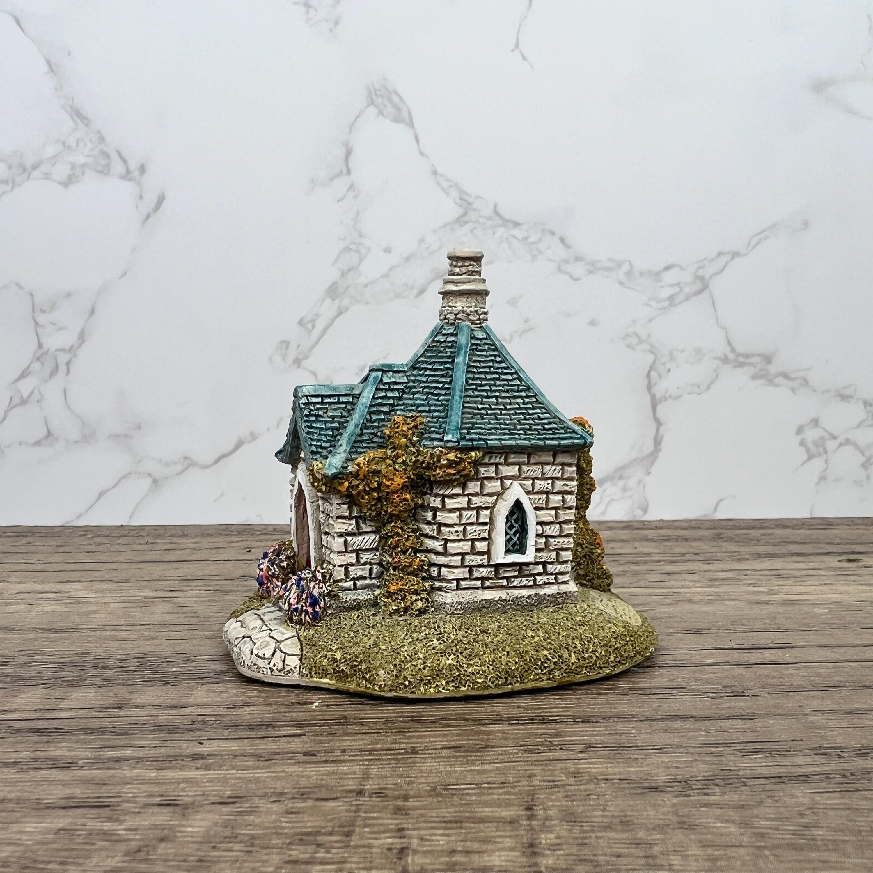 Vintage Lilliput Lane Farthing Lodge, English Miniature Sculpture
