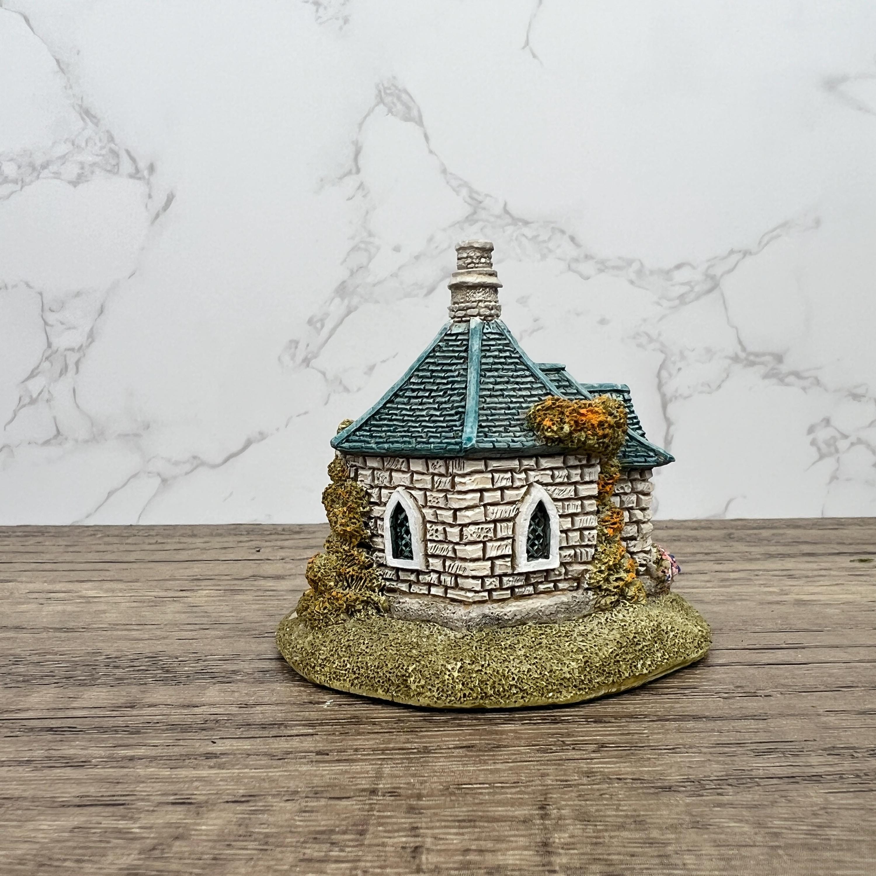 Vintage Lilliput Lane Farthing Lodge, English Miniature Sculpture