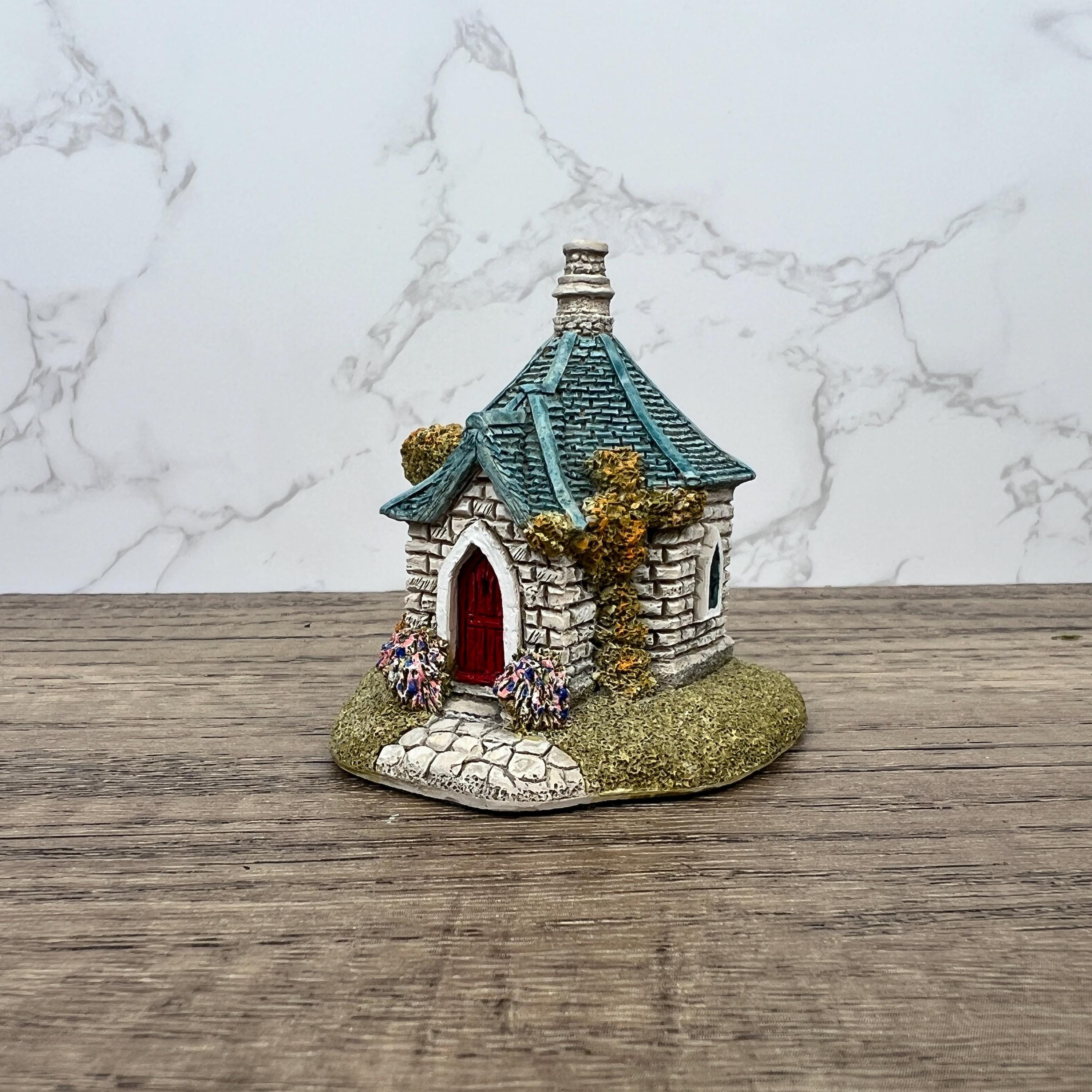 Vintage Lilliput Lane Farthing Lodge, English Miniature Sculpture