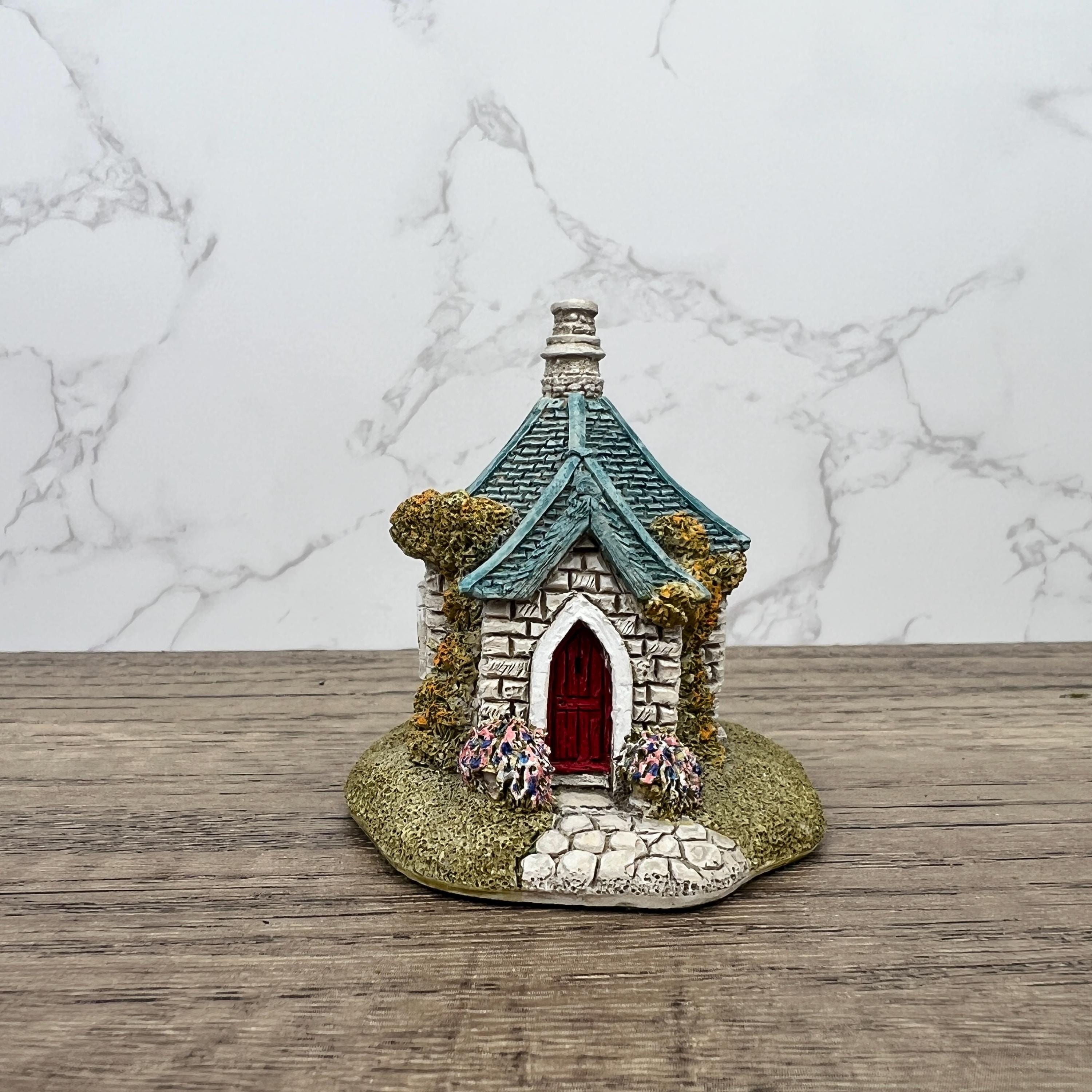 Vintage Lilliput Lane Farthing Lodge, English Miniature Sculpture