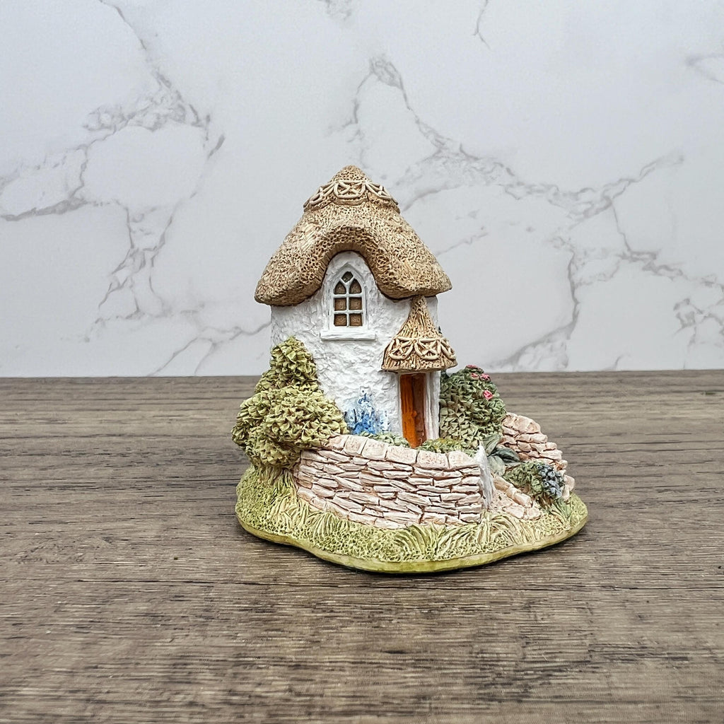 Lilliput Lane Thimble Cottage Figurine, Handmade English Cottage, 1995 Collectors Club