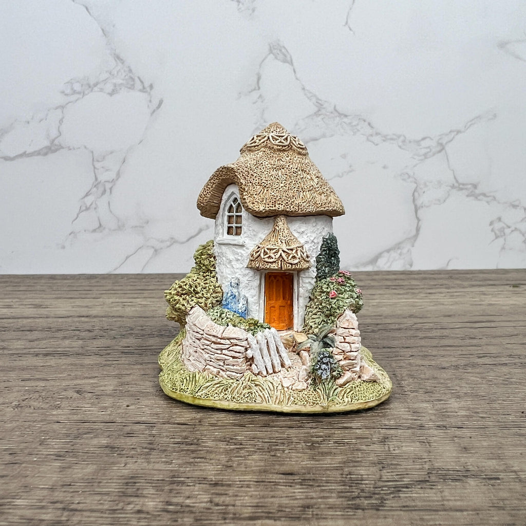 Lilliput Lane Thimble Cottage Figurine, Handmade English Cottage, 1995 Collectors Club