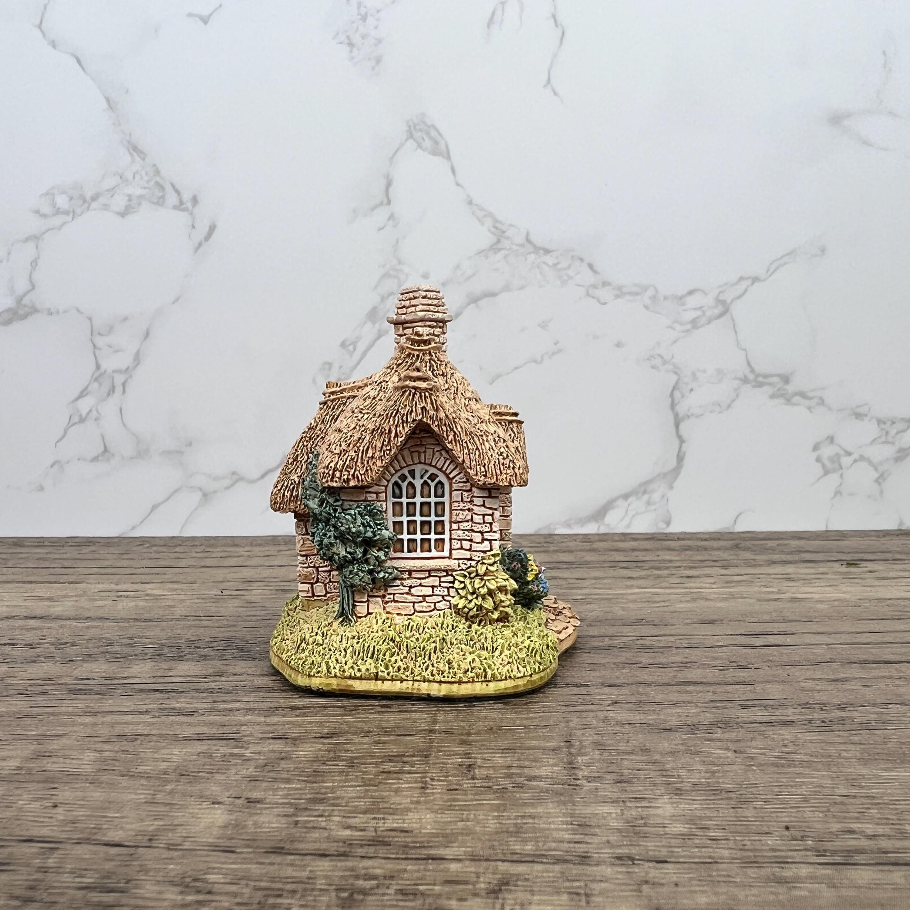 Vintage Lilliput Lane Sweet Pea Cot Cottage, Boxed with Deeds