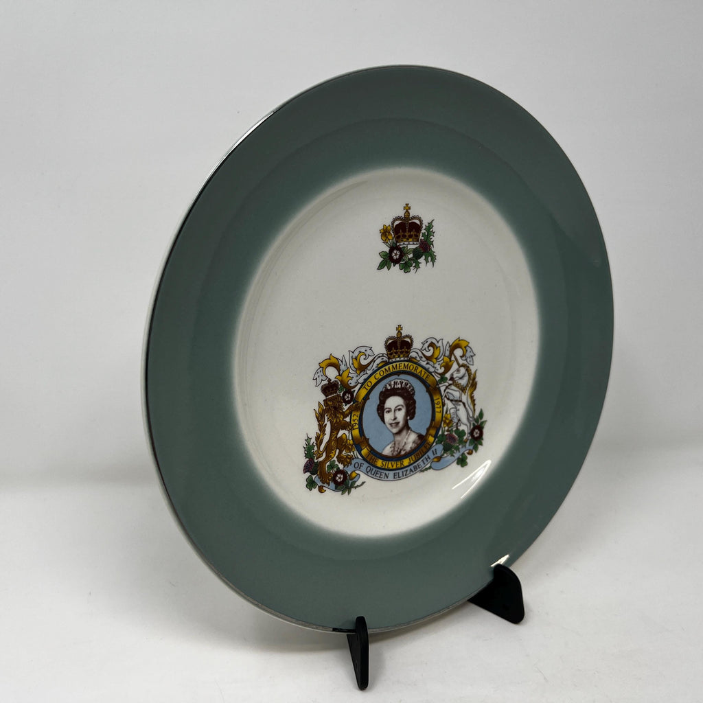 Queen Elizabeth II Silver Jubilee Collector Plate, Royal Memorabilia