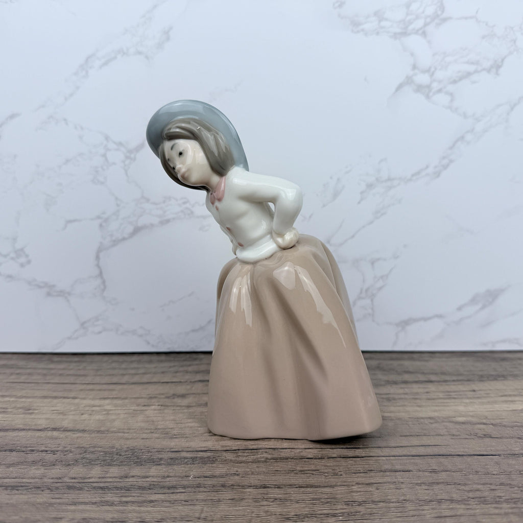 Retired Lladro Nao Porcelain “Inquisitive Girl” Figurine #1289