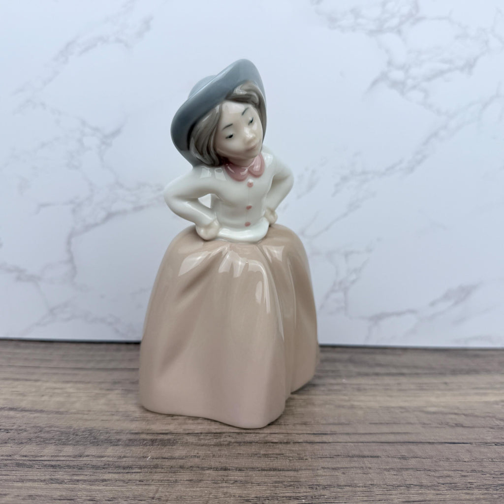 Retired Lladro Nao Porcelain “Inquisitive Girl” Figurine #1289