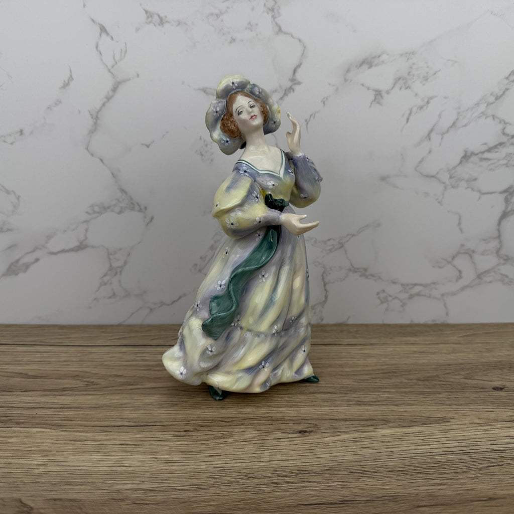 Vintage Royal Doulton Lady Figurine, GRAND MANNER HN2723, Collectible Porcelain