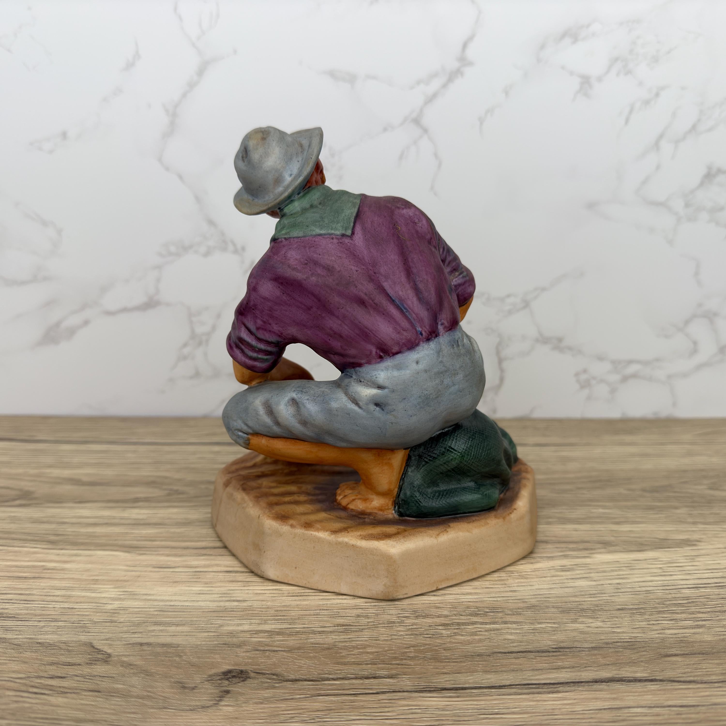 Vintage Royal Doulton Beachcomber Figurine, HN2487 Porcelain Ornament