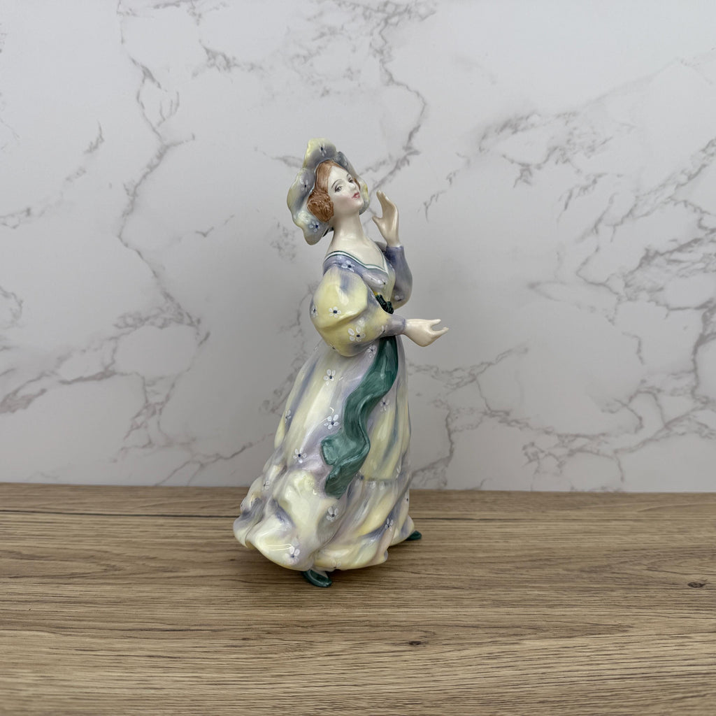 Vintage Royal Doulton Lady Figurine, GRAND MANNER HN2723, Collectible Porcelain