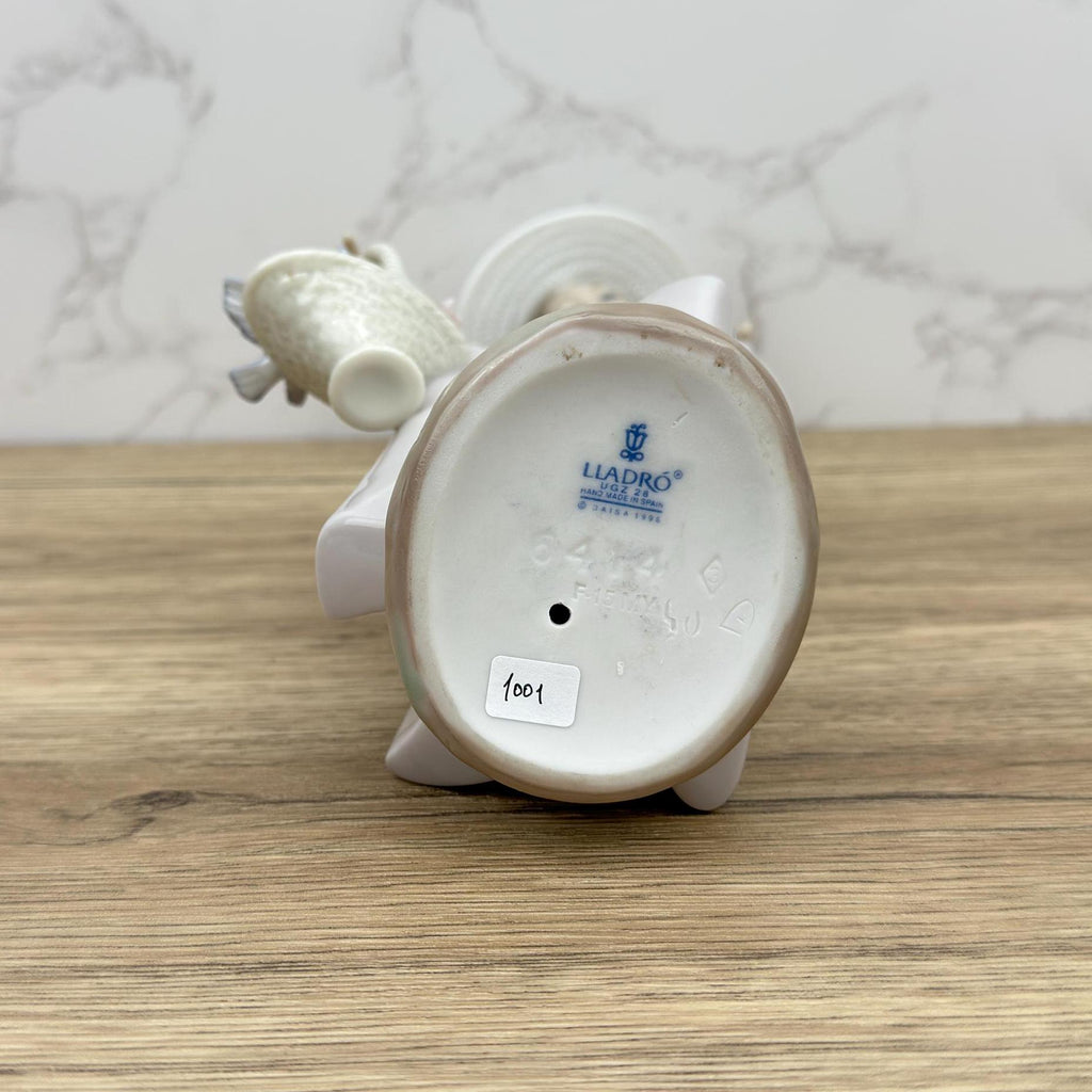 Vintage Lladro Figurine: "Hello Friend" Girl with Flowers Basket