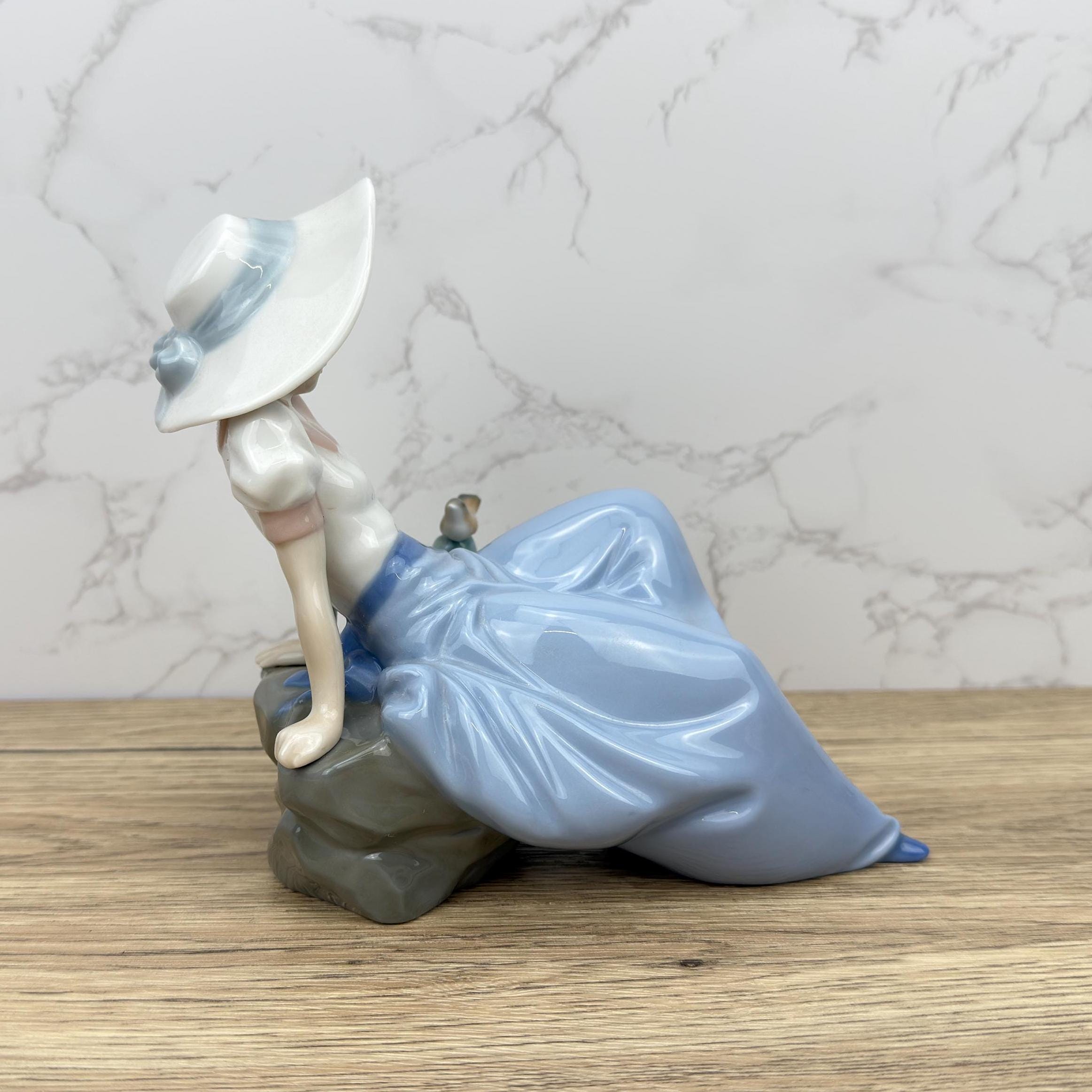 Vintage Nao by Lladro Daisa 1987 - Girl Listening to the Bird's Songs number 1042, Hand Made Spanish Home Decoration Ornaments Housewarming