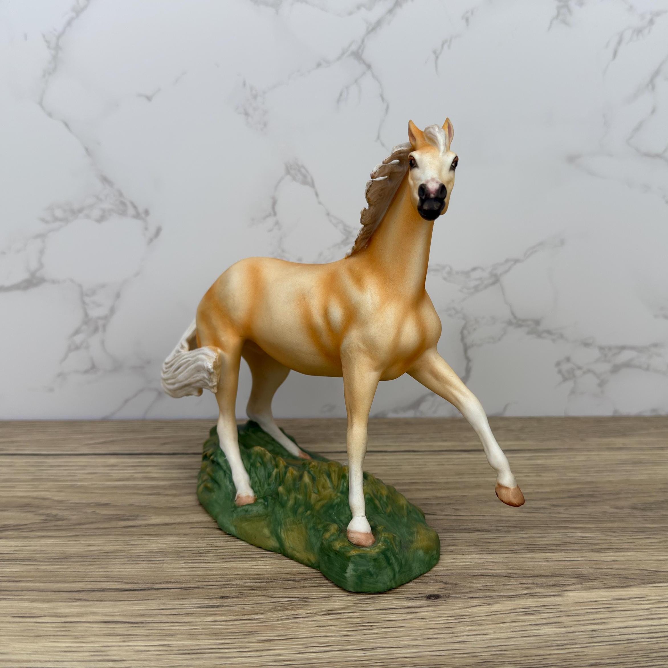 Vintage Franklin Mint Porcelain Quarter Horse Figurine