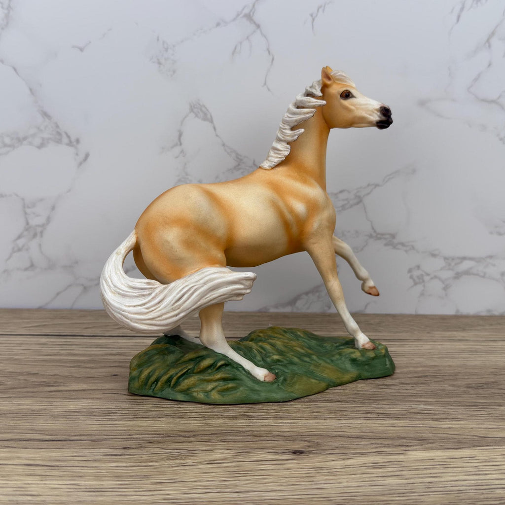 Vintage Franklin Mint Porcelain Quarter Horse Figurine