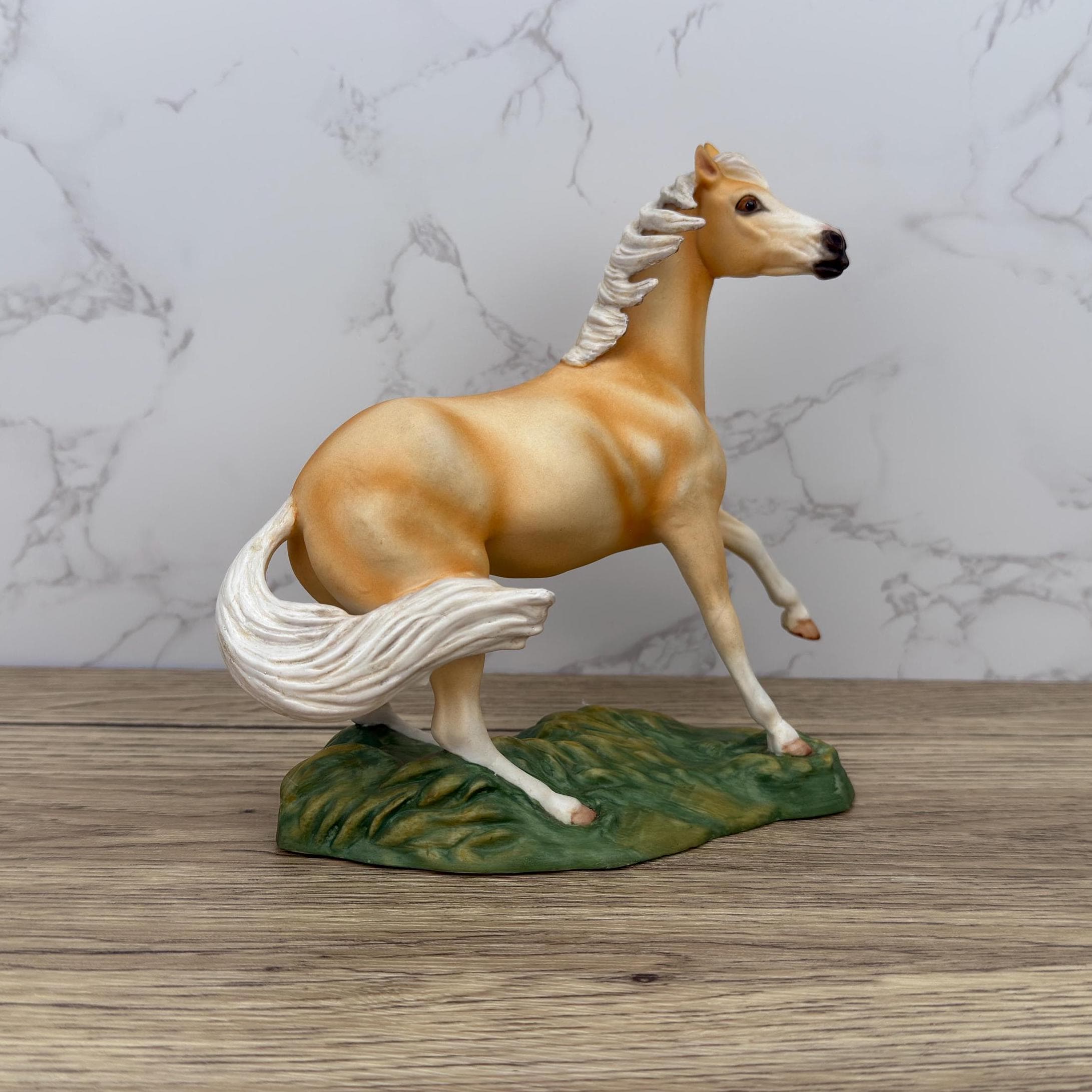 Vintage Franklin Mint Porcelain Quarter Horse Figurine