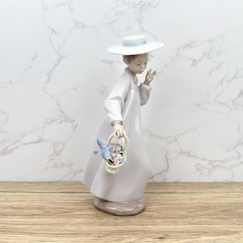 Vintage Lladro Figurine: "Hello Friend" Girl with Flowers Basket
