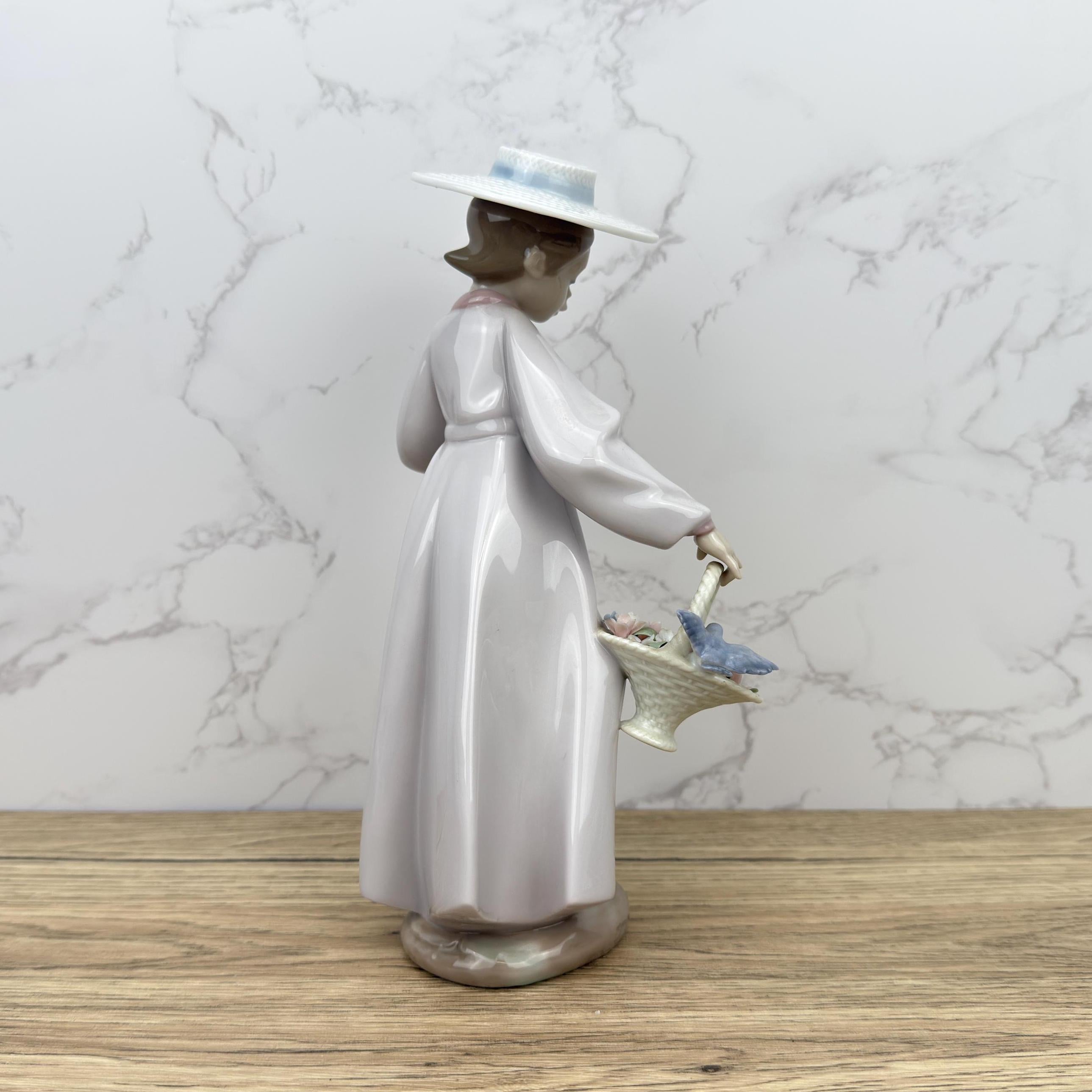 Vintage Lladro Figurine: "Hello Friend" Girl with Flowers Basket