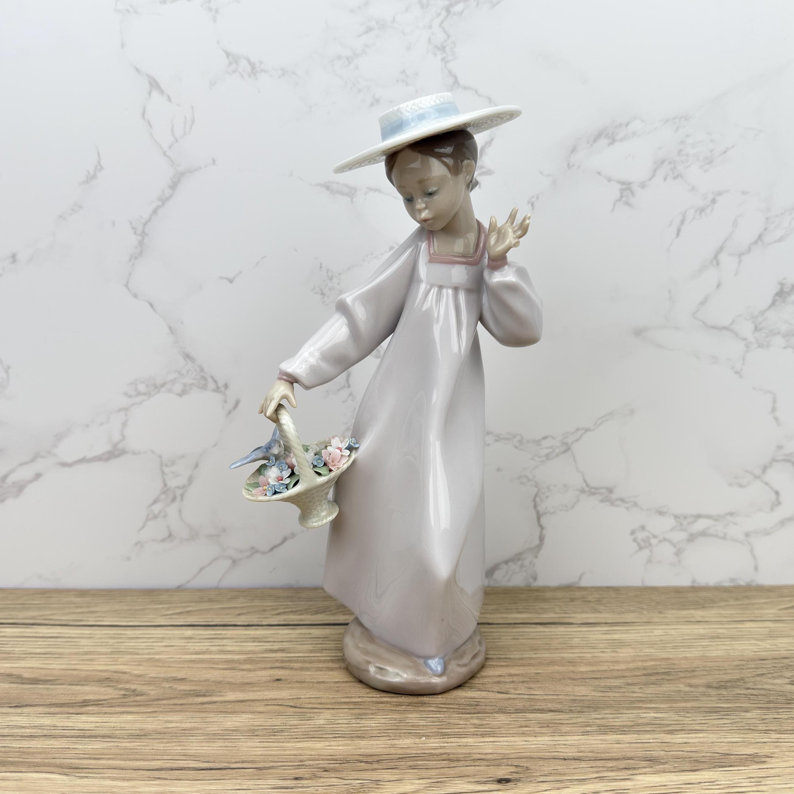 Vintage Lladro Figurine: "Hello Friend" Girl with Flowers Basket