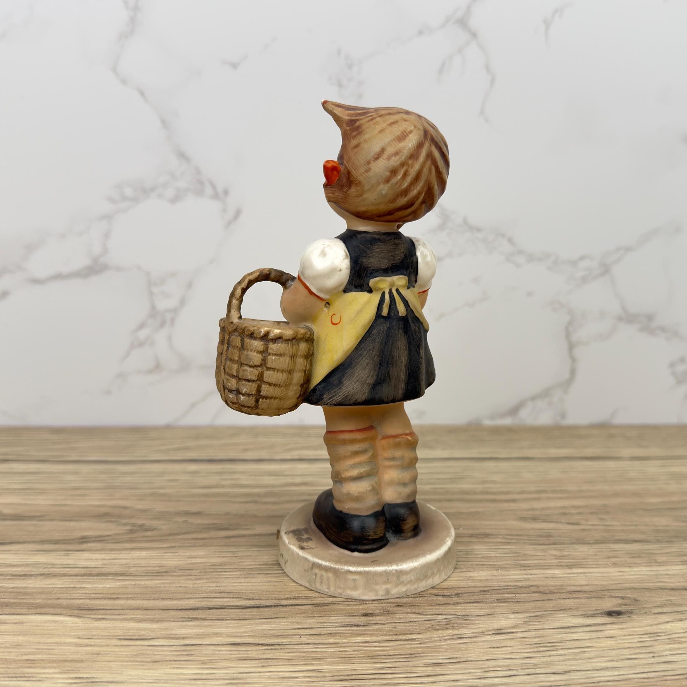 Vintage Goebel Hummel "Sister" Figurine 98/0, West Germany (Damaged)