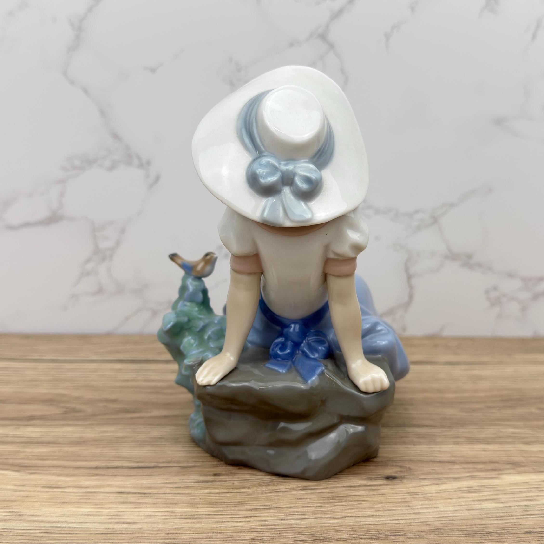 Vintage Nao by Lladro Daisa 1987 - Girl Listening to the Bird's Songs number 1042, Hand Made Spanish Home Decoration Ornaments Housewarming
