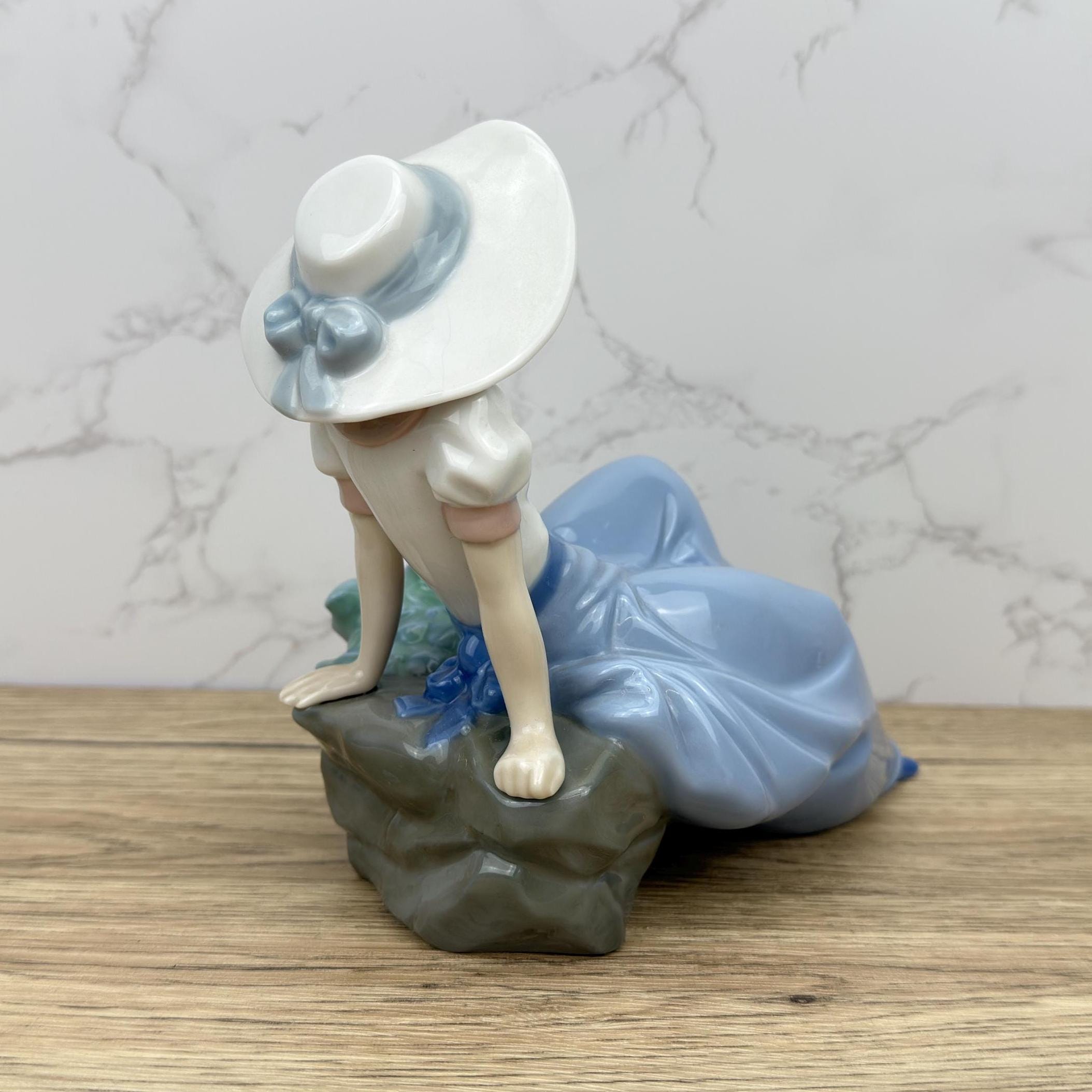 Vintage Nao by Lladro Daisa 1987 - Girl Listening to the Bird's Songs number 1042, Hand Made Spanish Home Decoration Ornaments Housewarming