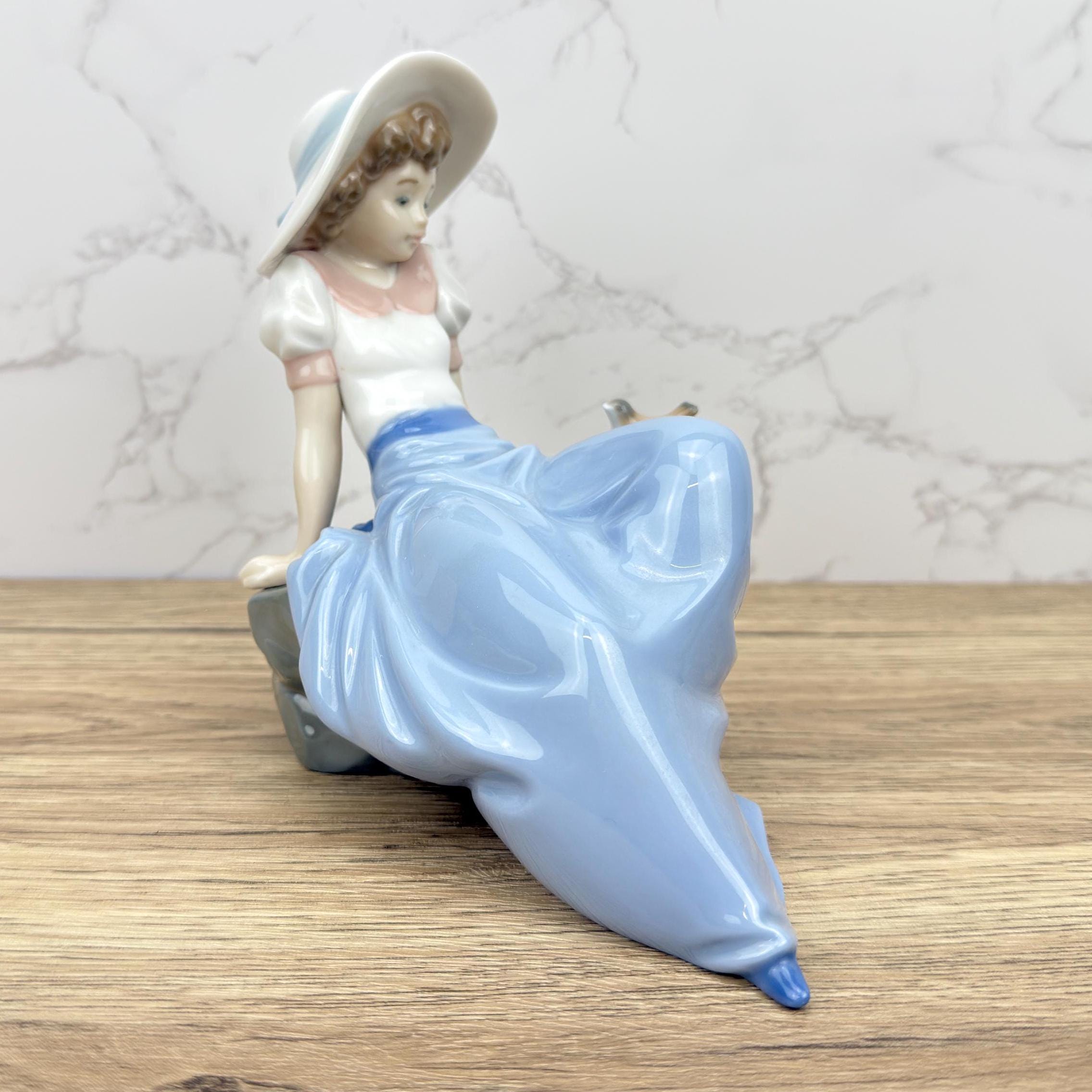 Vintage Nao by Lladro Daisa 1987 - Girl Listening to the Bird's Songs number 1042, Hand Made Spanish Home Decoration Ornaments Housewarming