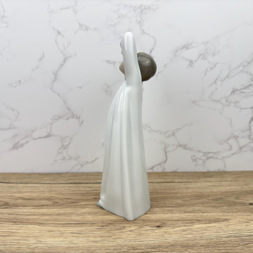 Vintage Lladro Boy Awaking Porcelain Figurine 4870, Collectible Spain