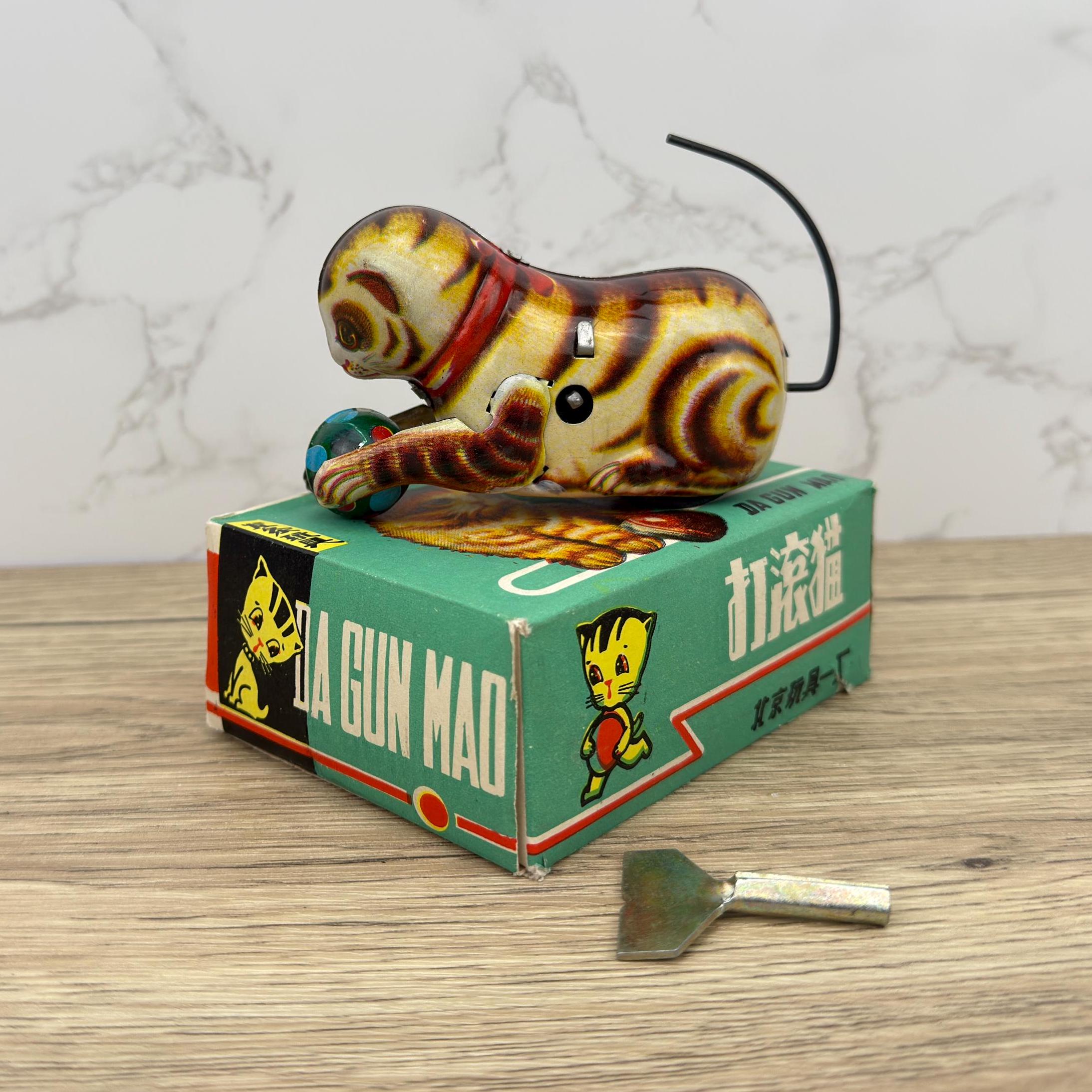 Vintage Litho Wind Up Cat Toy, Tinplate Kitten, Rolling Ball (AS-IS)