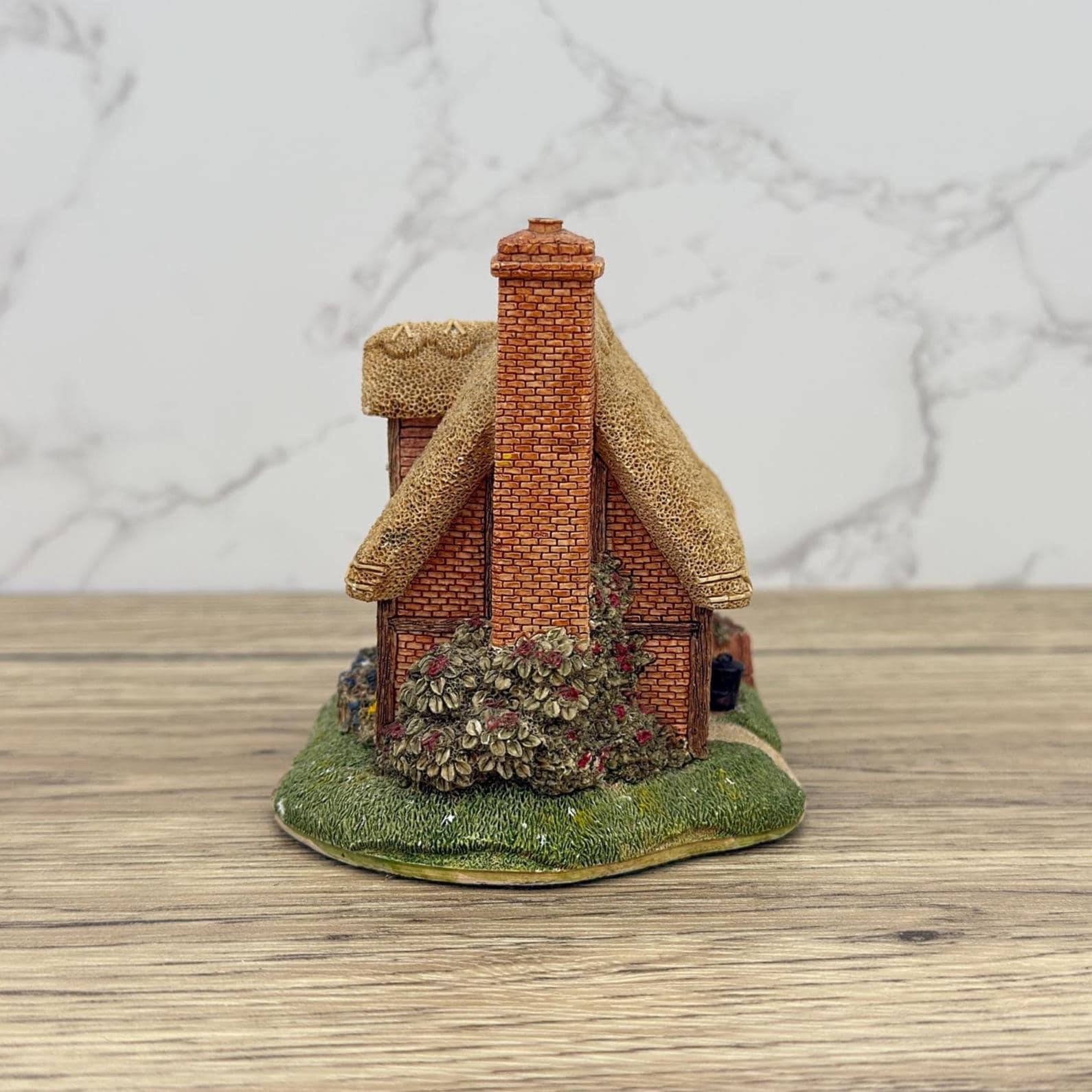 Vintage Lilliput Lane Reading Cottage Figurine, Handmade English Decor