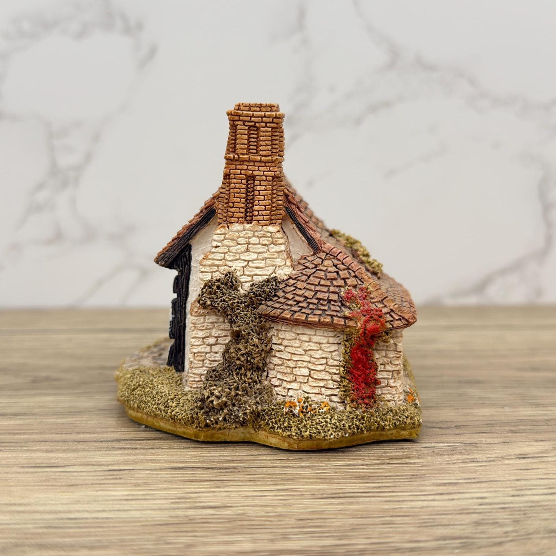 Vintage Lilliput Lane Cottage Ornament, Five Ways, Cumbria Handmade Miniature with Box