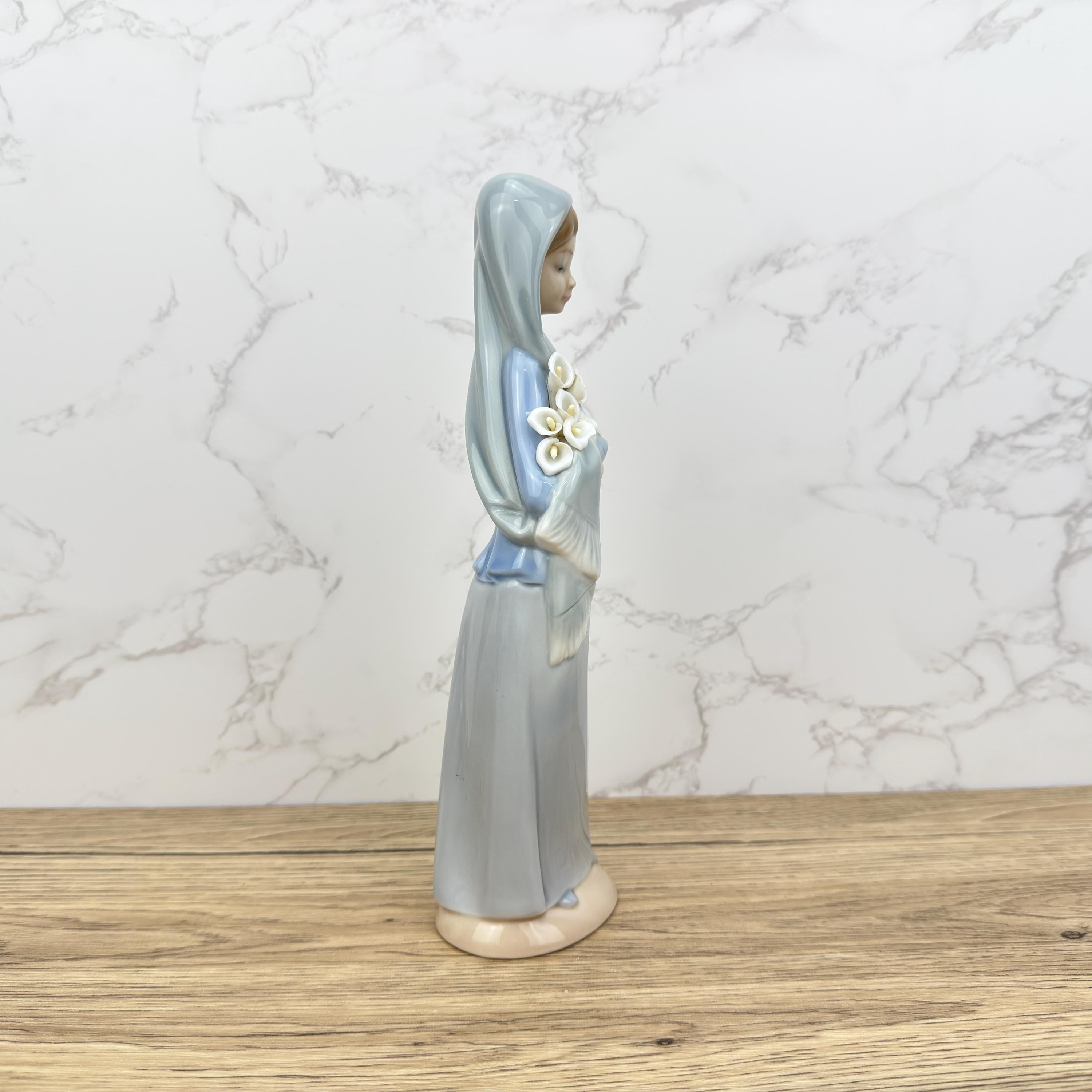 Vintage Lladro Girl With Calla Lilies Porcelain Figurine #4650