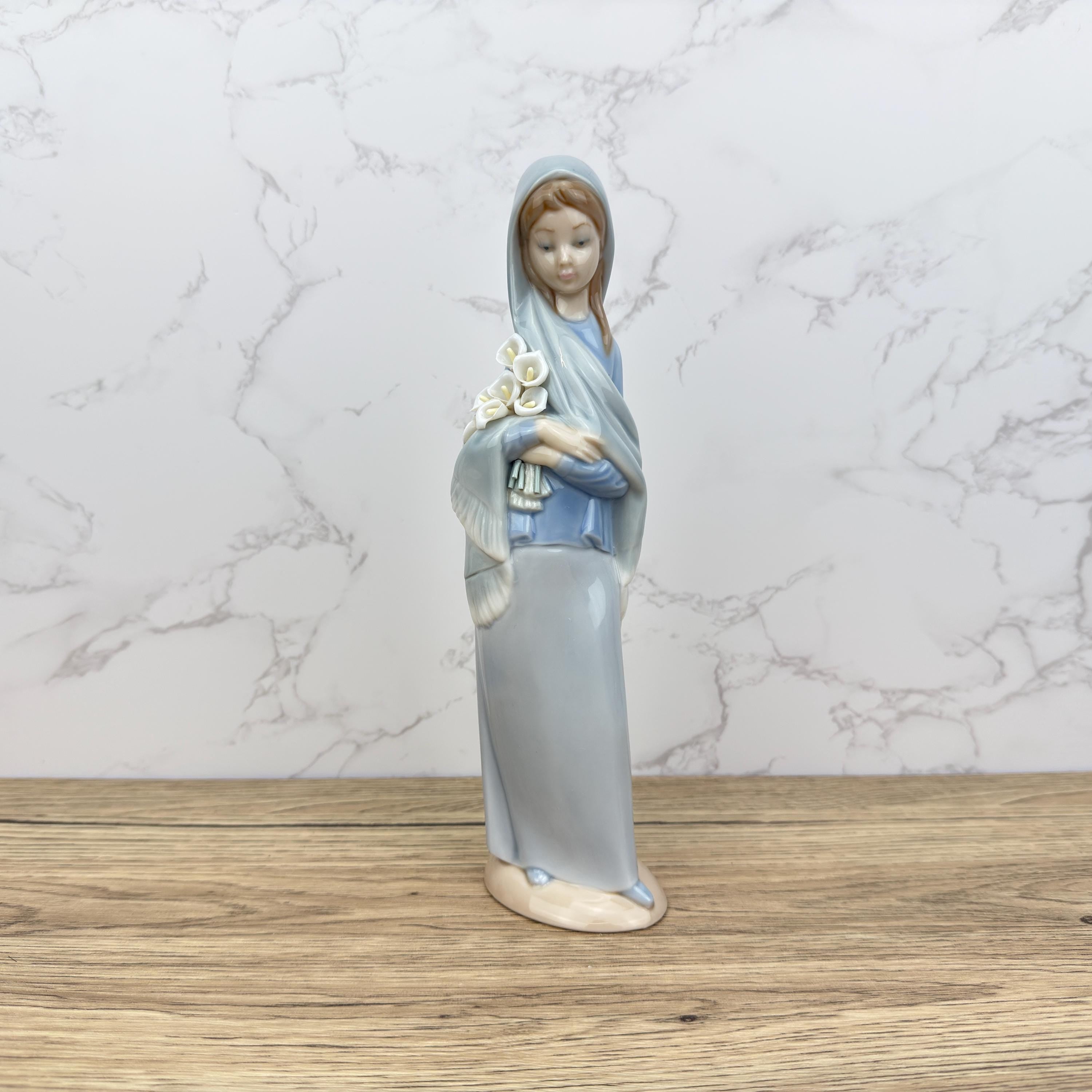 Vintage Lladro Girl With Calla Lilies Porcelain Figurine #4650