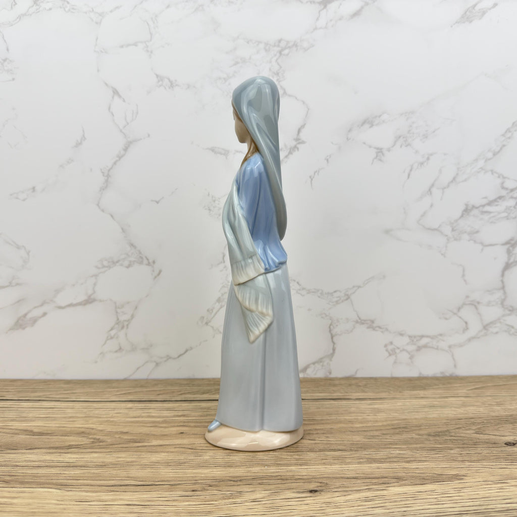 Vintage Lladro Girl With Calla Lilies Porcelain Figurine #4650