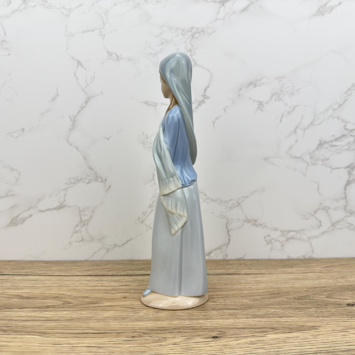 Vintage Lladro Girl With Calla Lilies Porcelain Figurine #4650