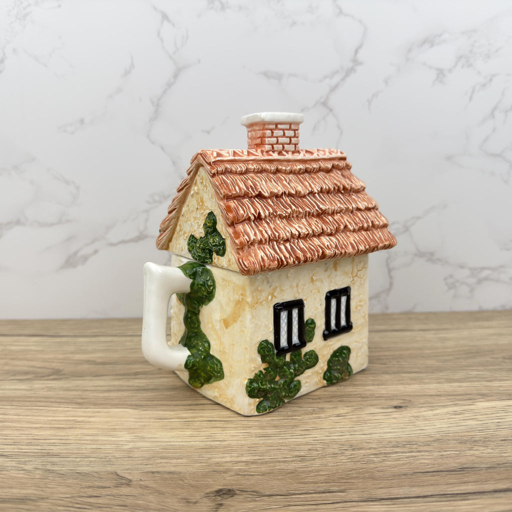 The Leonardo Collection LILLEY CRICKET CLUB Teapot, Porcelain Kitchen Decor Vintage Decorative Collectible Teapot, Country Houses Collectors