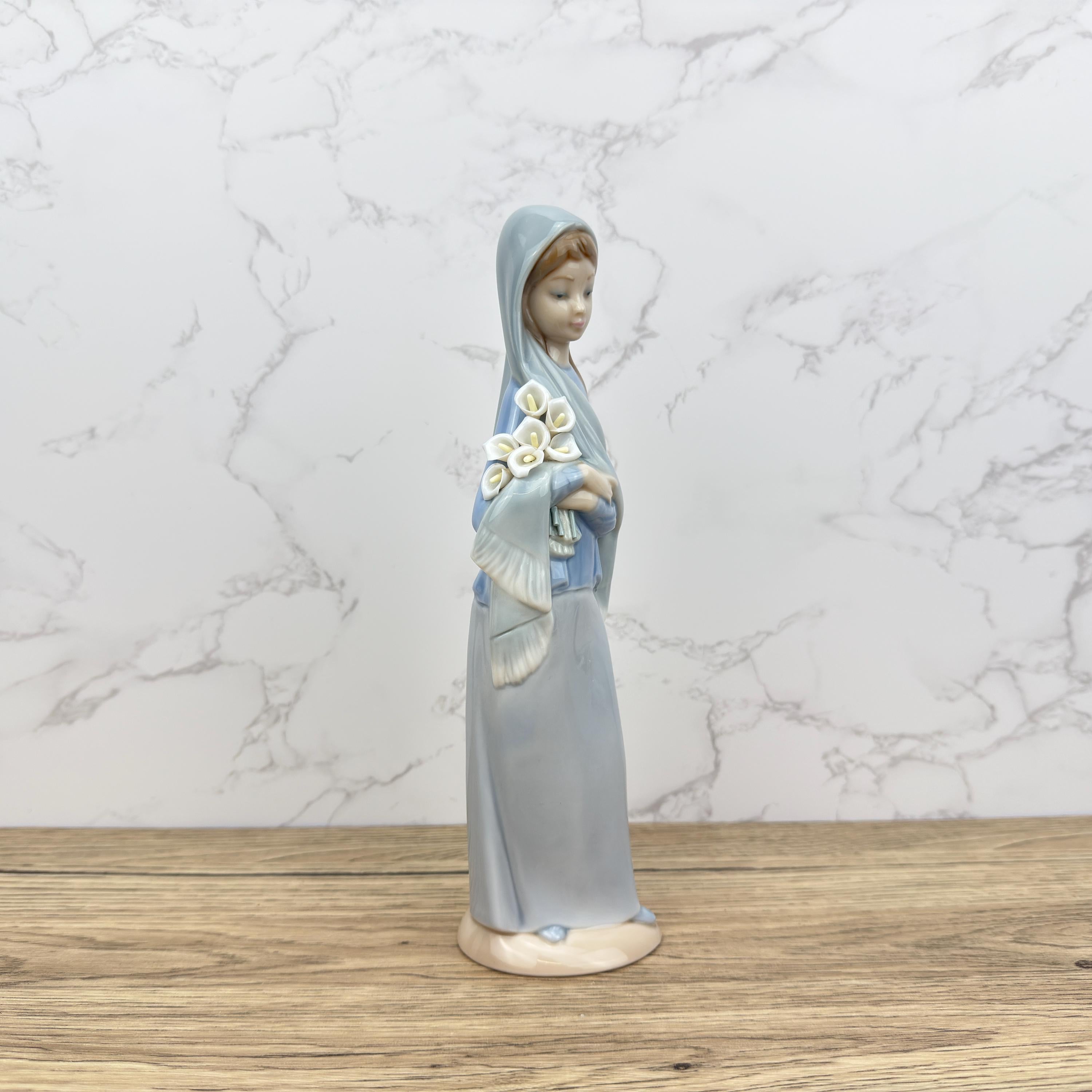 Vintage Lladro Girl With Calla Lilies Porcelain Figurine #4650