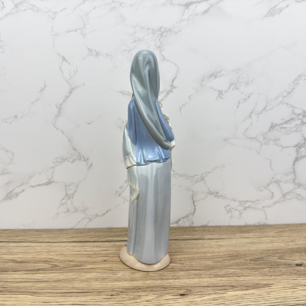 Vintage Lladro Girl With Calla Lilies Porcelain Figurine #4650