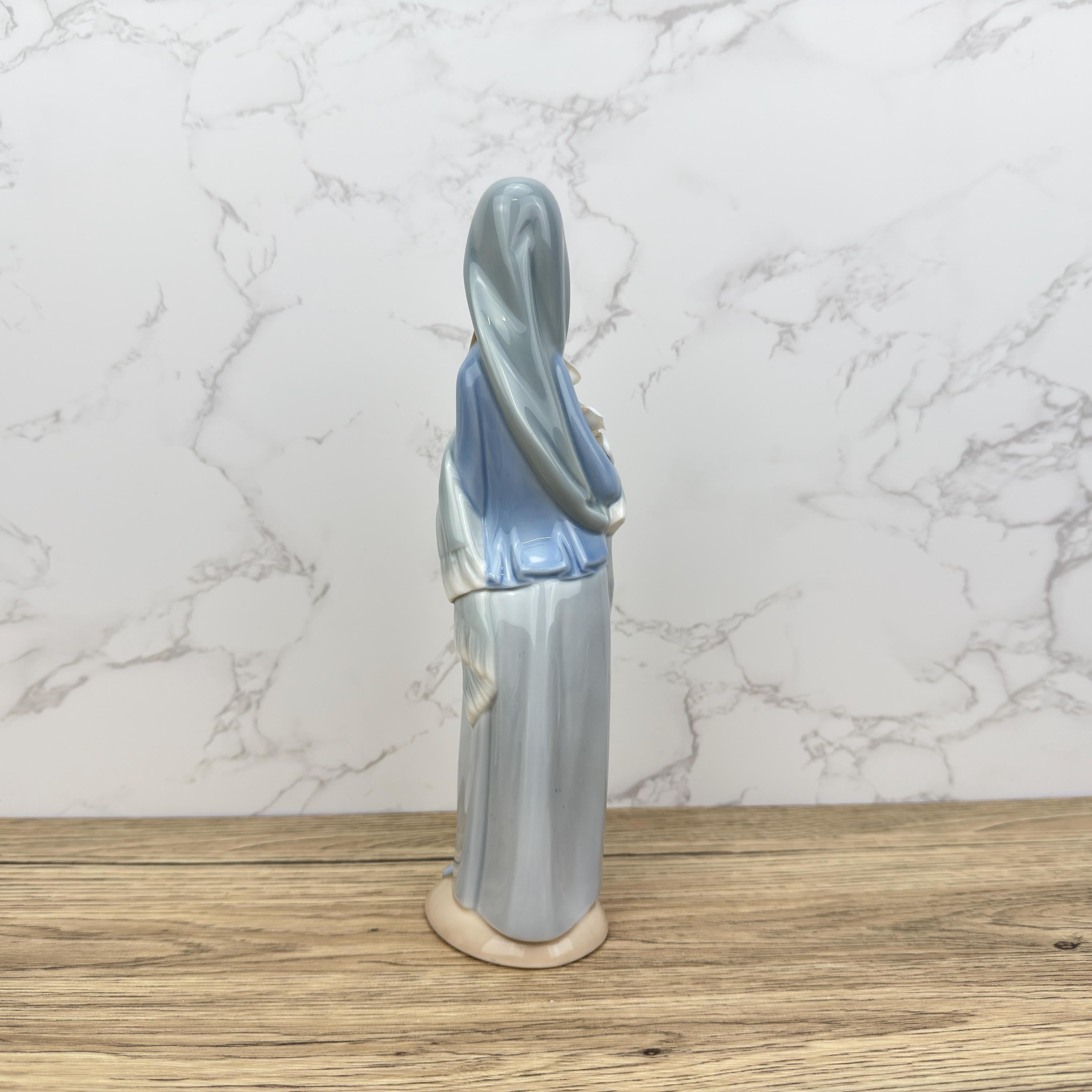Vintage Lladro Girl With Calla Lilies Porcelain Figurine #4650