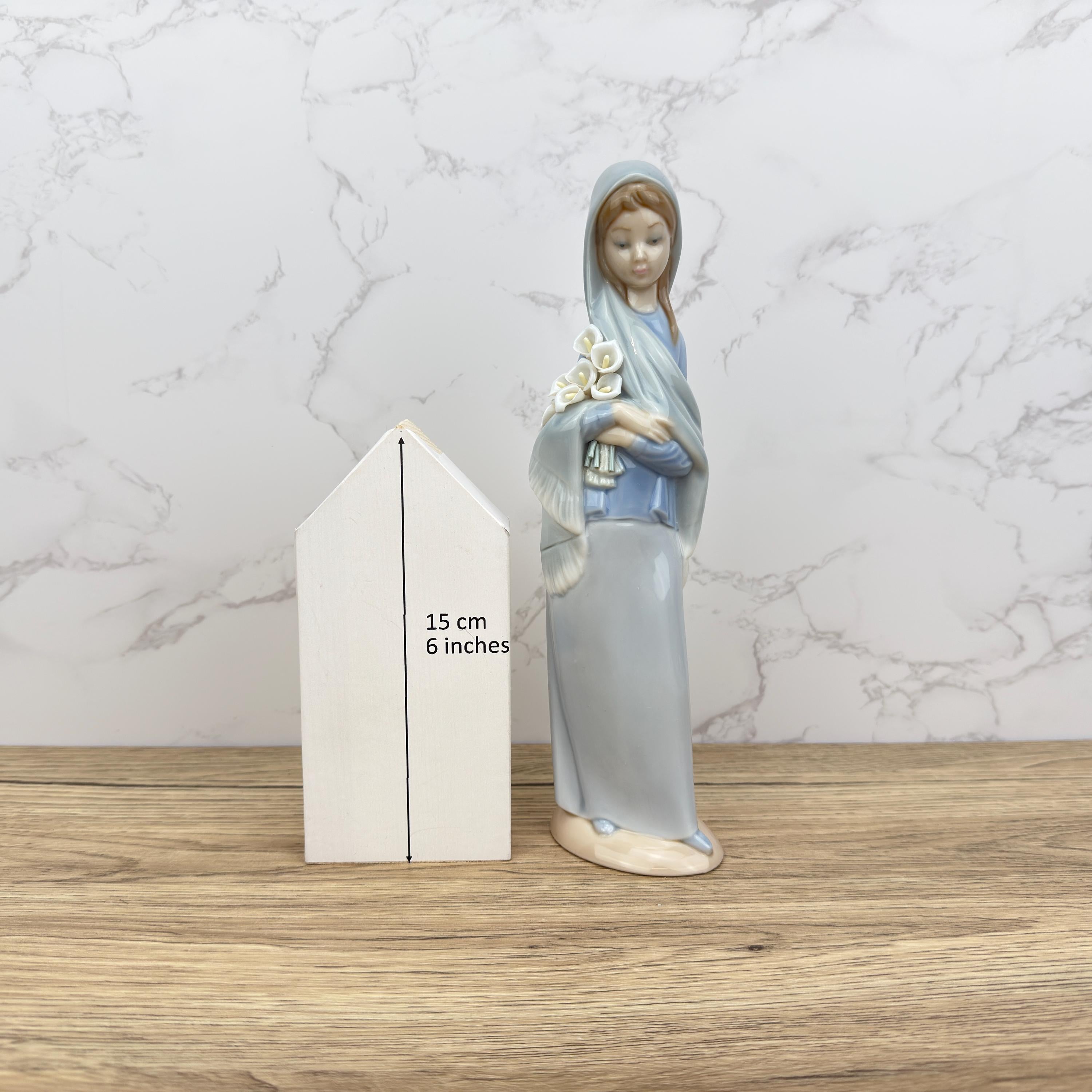 Vintage Lladro Girl With Calla Lilies Porcelain Figurine #4650